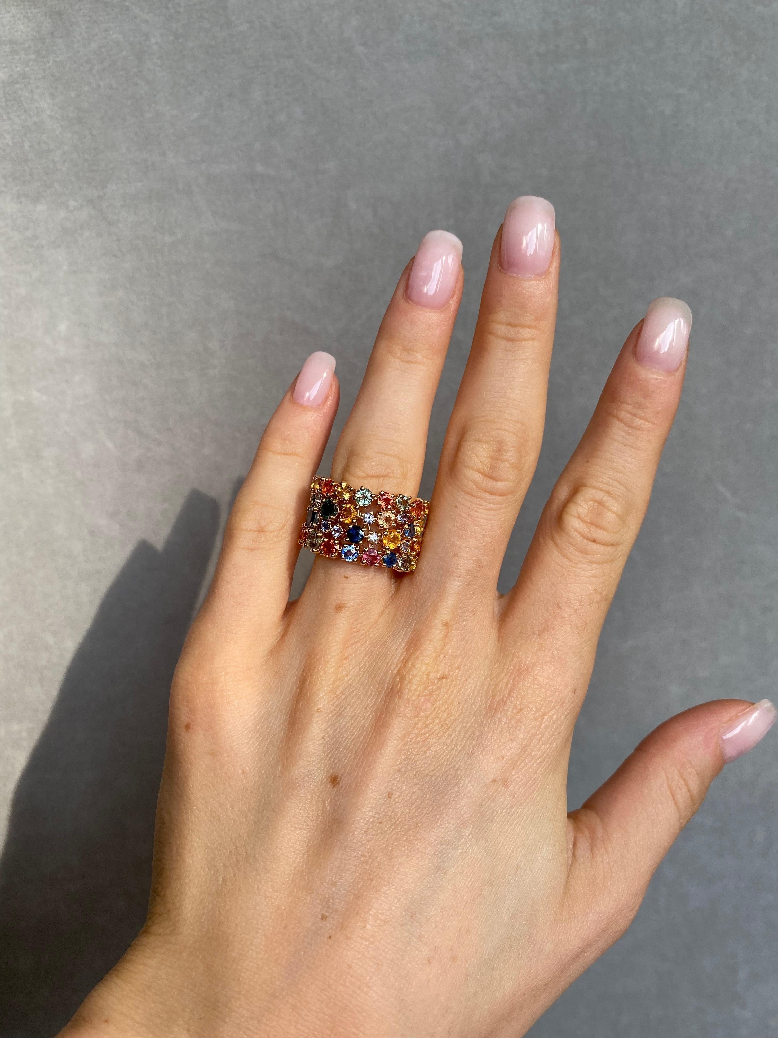 Round Cut 7.36 Carat Multicolor Sapphires 18 Karat Yellow Gold Cocktail Ring For Sale