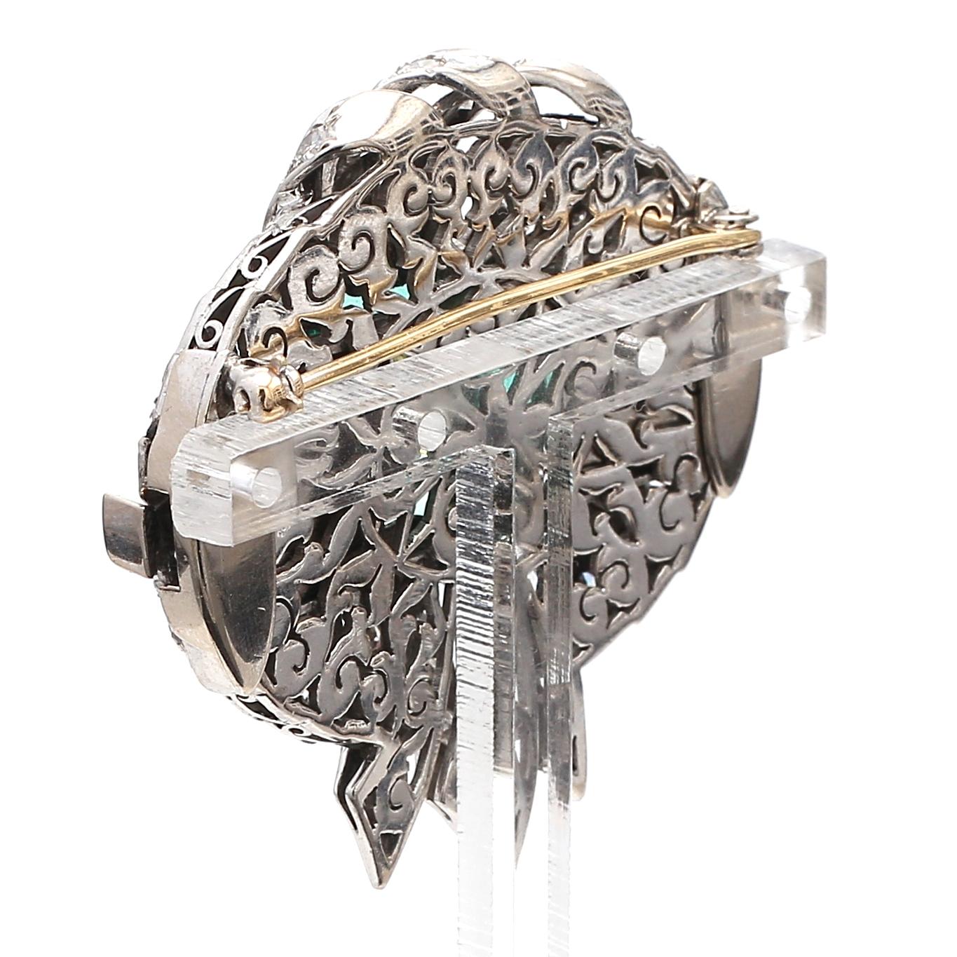 7.36 Carat Round and Circular Brilliant Diamond 2.50 Carat Emerald Platinum Pin For Sale 1