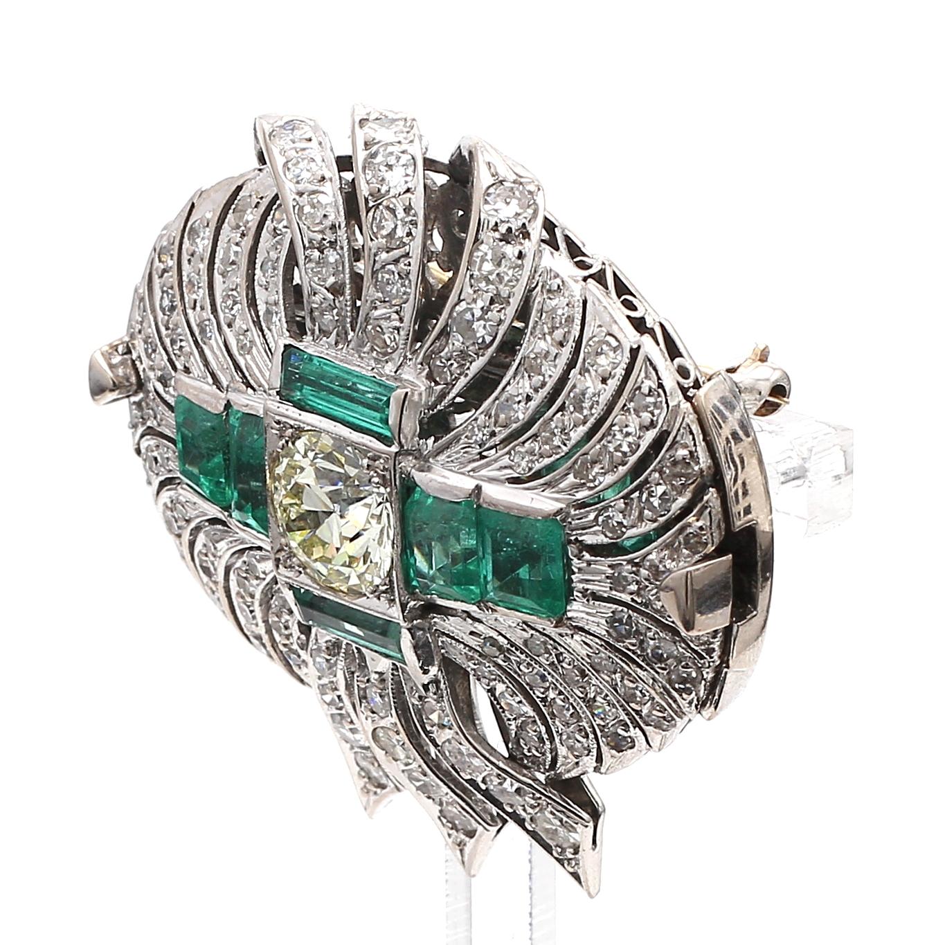 7.36 Carat Round and Circular Brilliant Diamond 2.50 Carat Emerald Platinum Pin For Sale 3