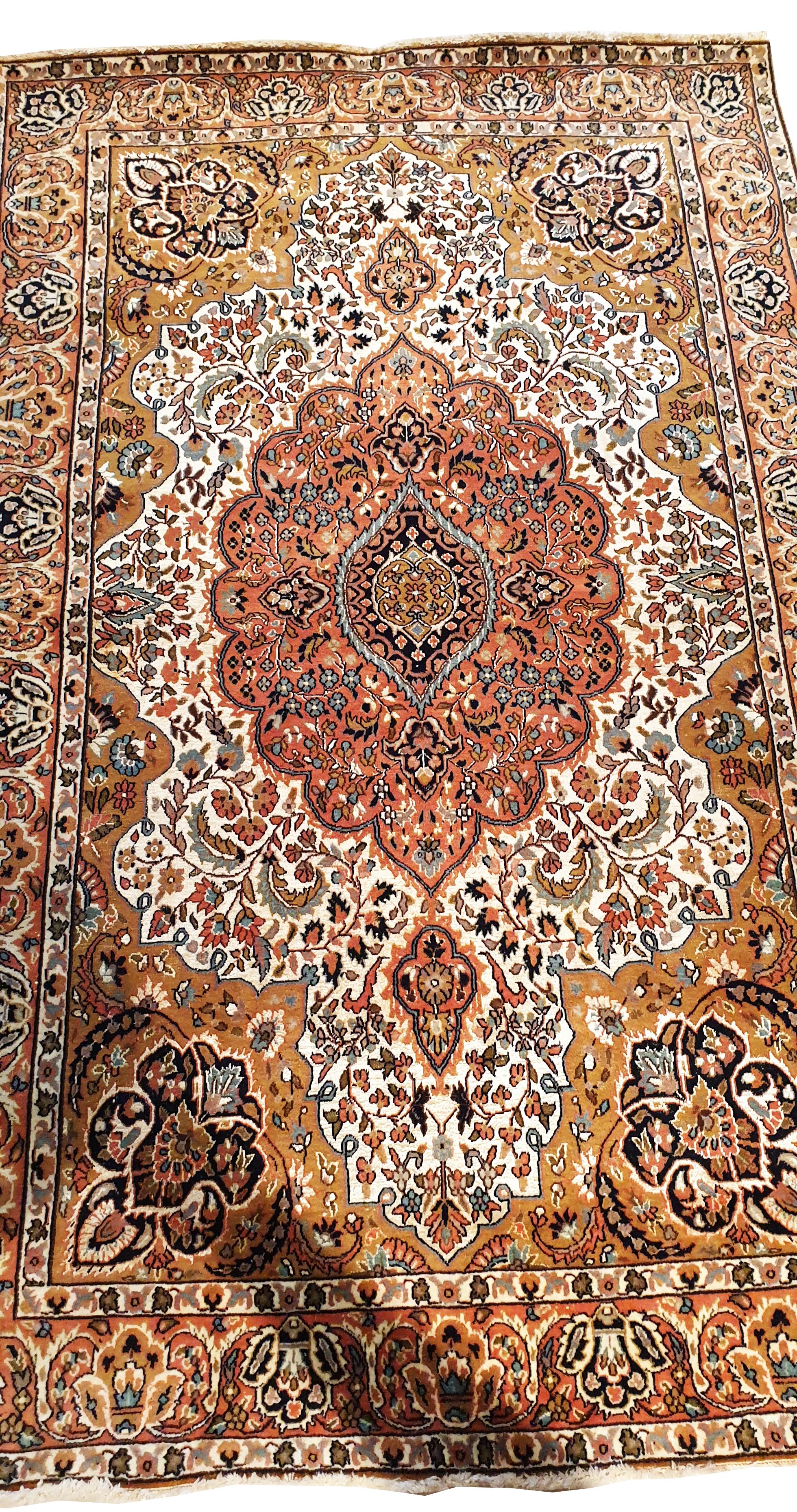  Indische Teppiche aus Wolle und Seide, 20. Jahrhundert - N° 736 (Rustikal) im Angebot