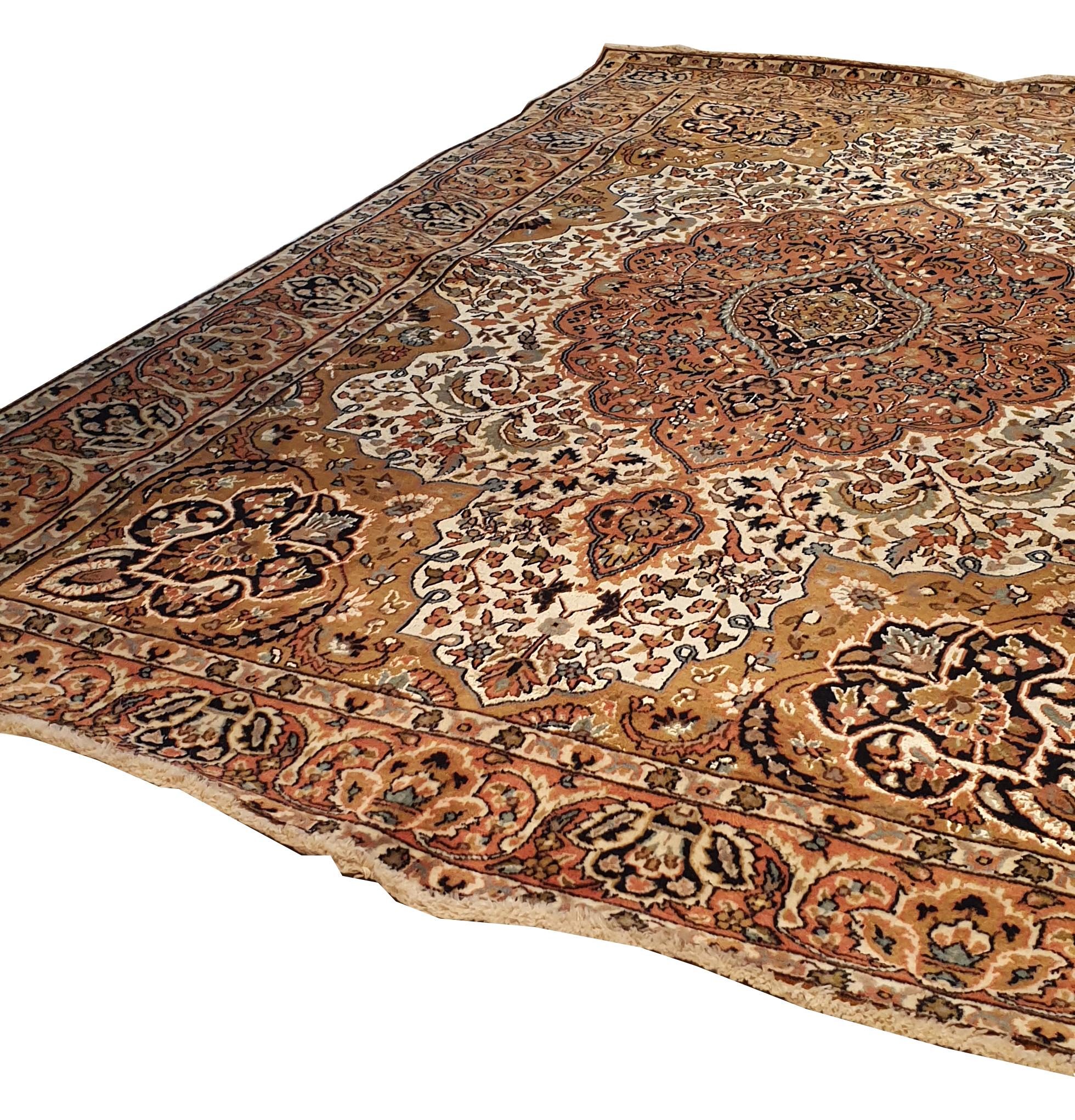 Rustic  Indian Carpet Wool and Silk, 20th Century - N° 736 For Sale