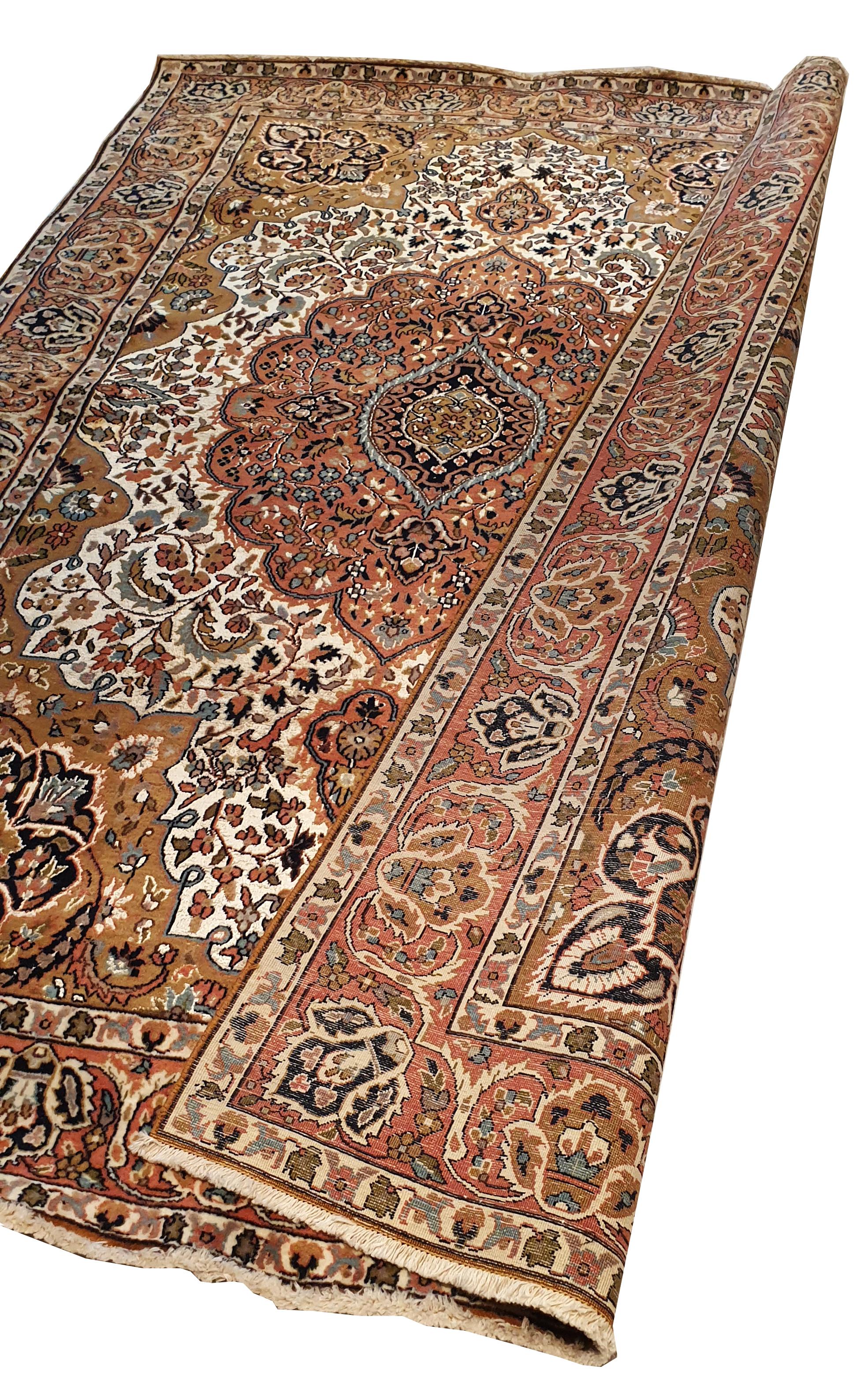  Indian Carpet Wool and Silk, 20th Century - N° 736 In Excellent Condition For Sale In Paris, FR