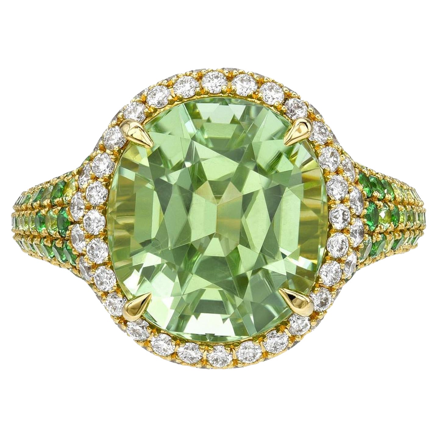 7.37 Carat Mint Green Tourmaline Oval Ring 18K Yellow Gold Tsavorite - Merkaba en vente