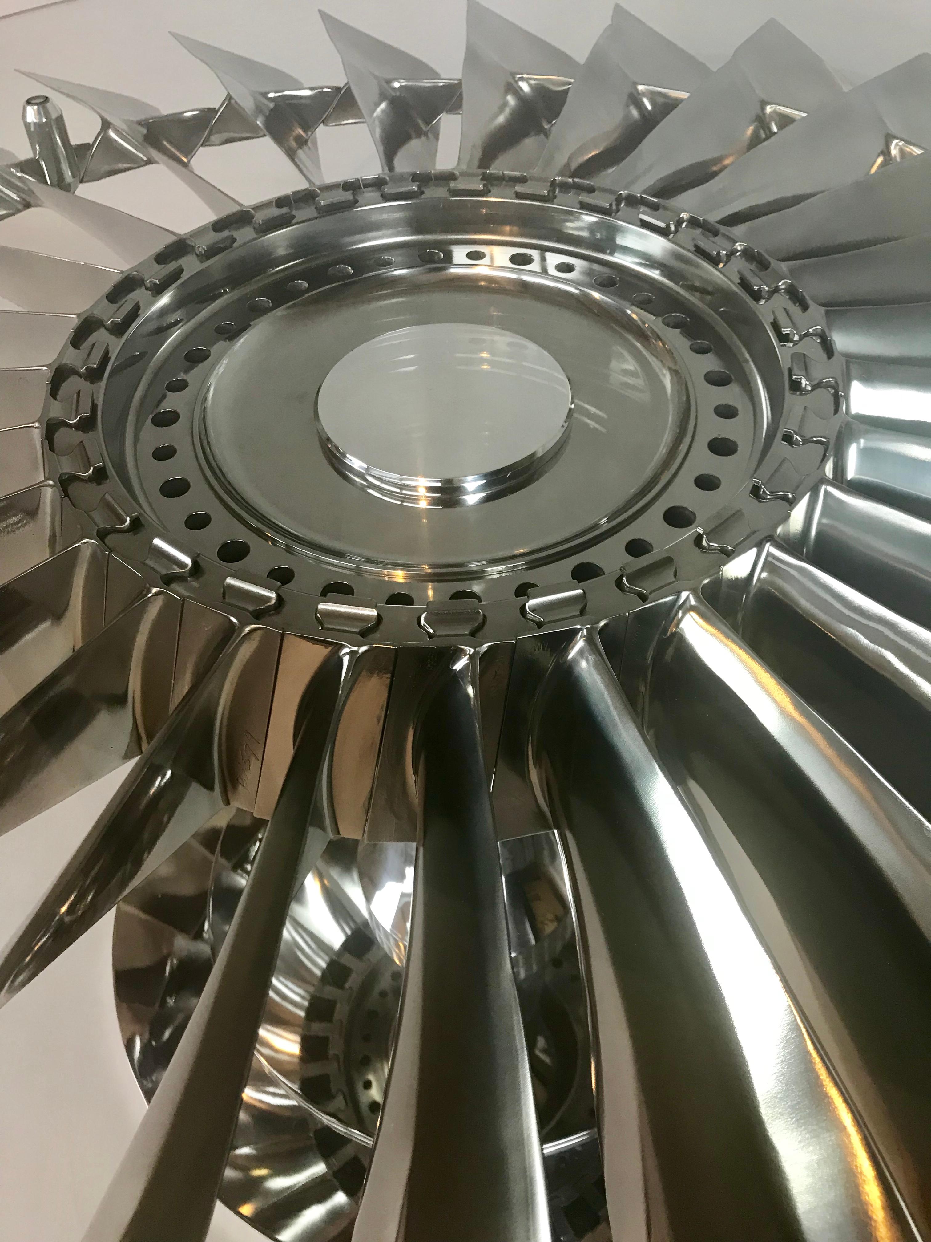 737 LP1 Jet Aircraft Fan Blade Coffee Table In Excellent Condition For Sale In Luton, GB