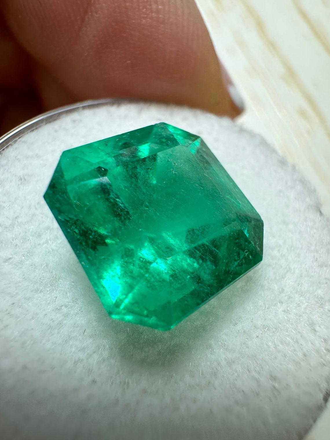 7,38 Carati 11,5x11,5 Smeraldo colombiano verde bluastro intenso - Taglio Asscher Maggio In condizioni Nuovo in vendita a Jupiter, FL