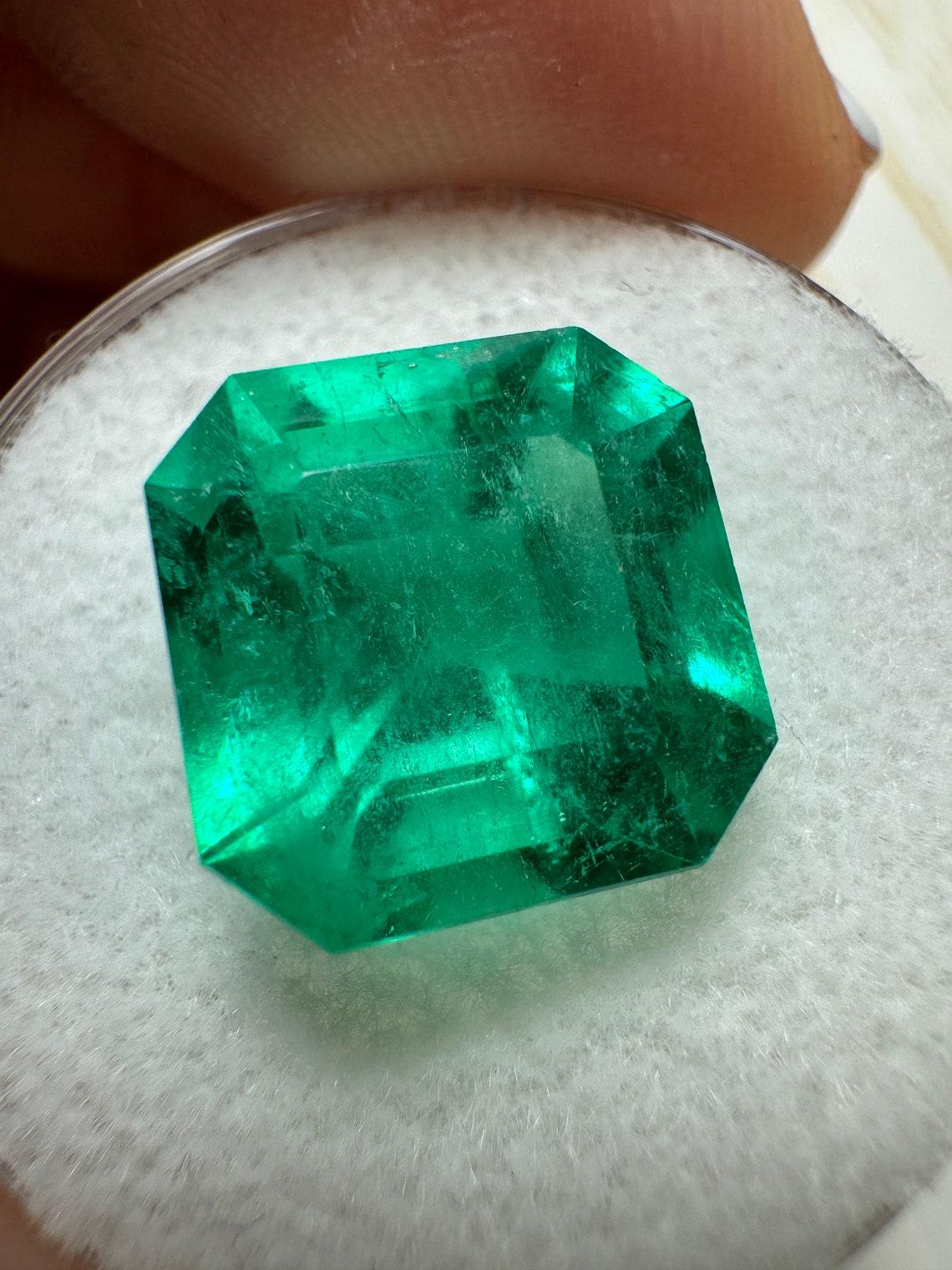 Donna 7,38 Carati 11,5x11,5 Smeraldo colombiano verde bluastro intenso - Taglio Asscher Maggio in vendita