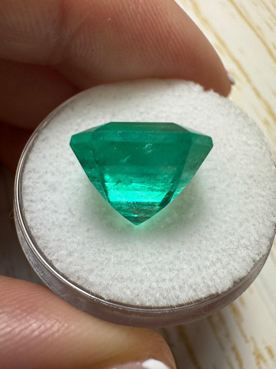 7,38 Carati 11,5x11,5 Smeraldo colombiano verde bluastro intenso - Taglio Asscher Maggio in vendita 1