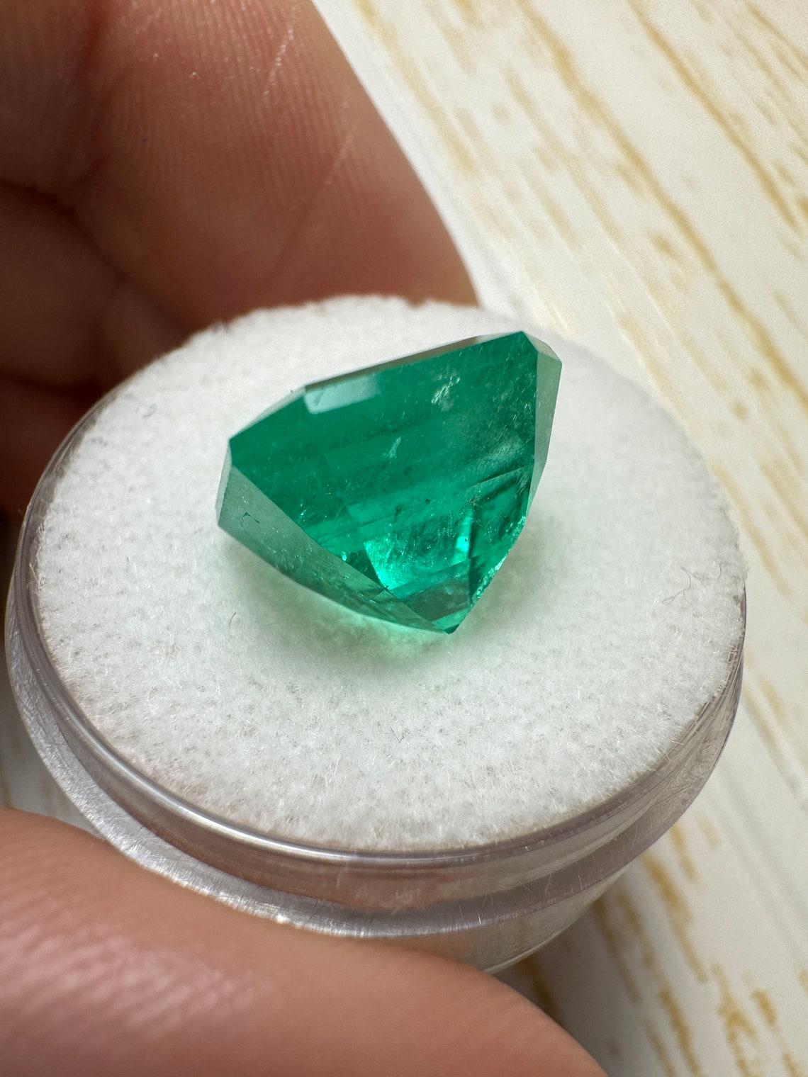 7,38 Carati 11,5x11,5 Smeraldo colombiano verde bluastro intenso - Taglio Asscher Maggio in vendita 2