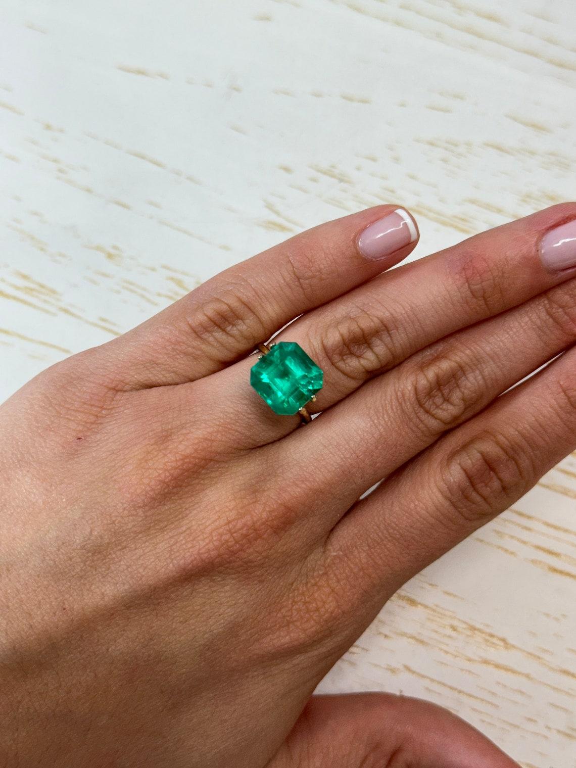 7,38 Carati 11,5x11,5 Smeraldo colombiano verde bluastro intenso - Taglio Asscher Maggio in vendita 3