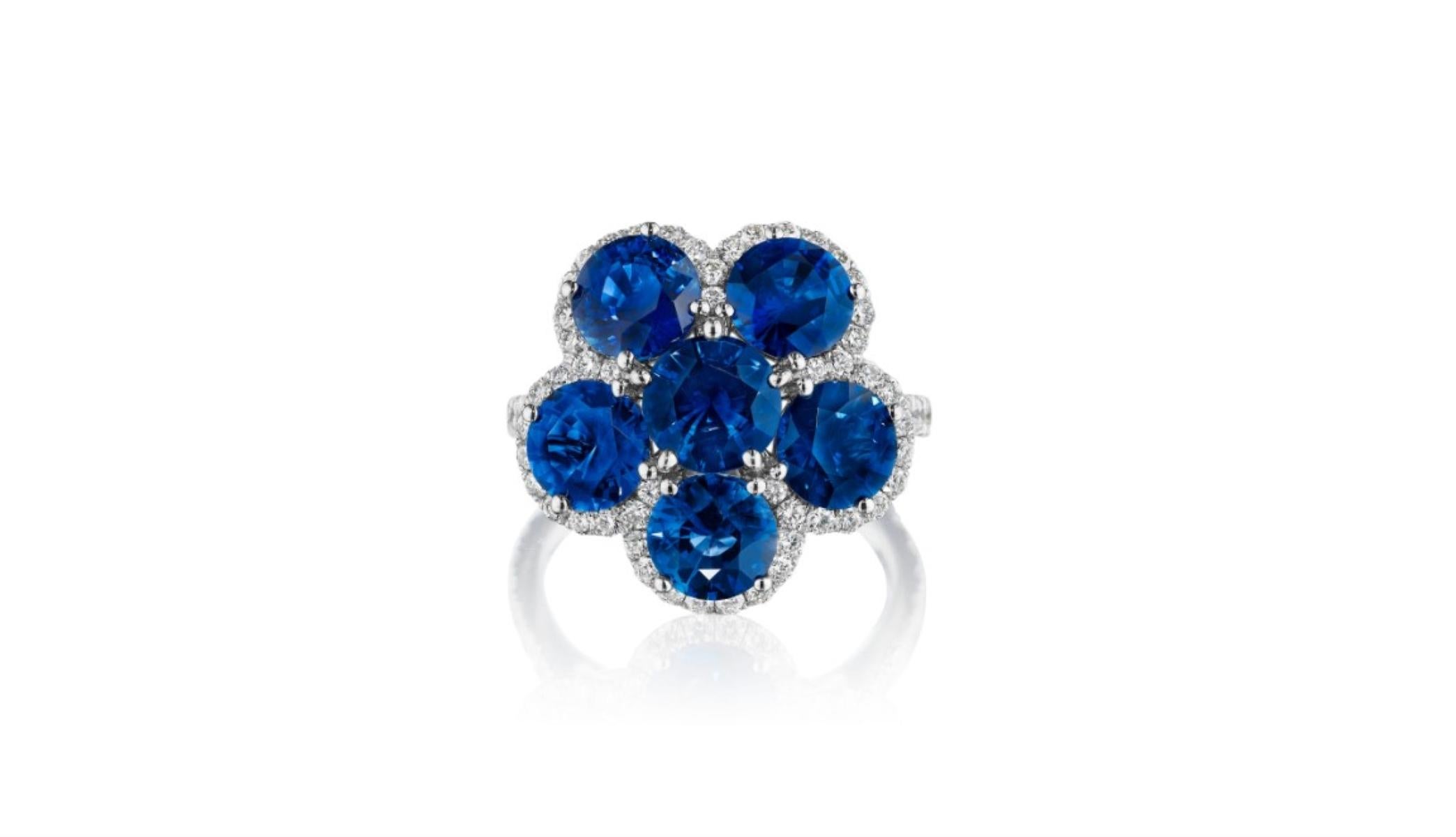 7.38ct Round Sapphire & Diamond Flower Cocktail Ring In New Condition For Sale In New York, NY
