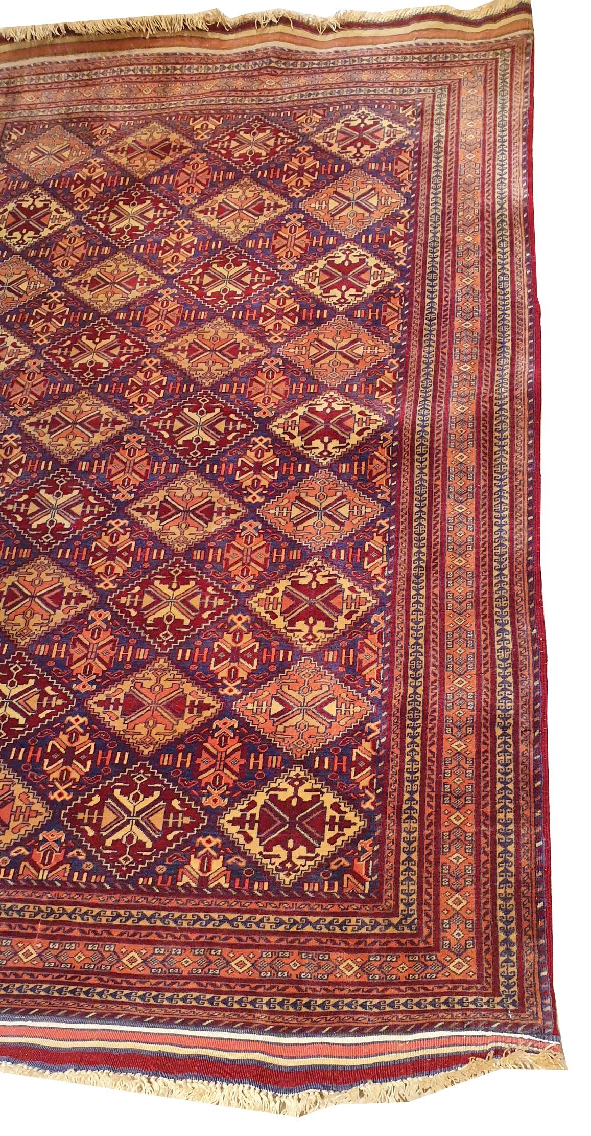 739 - beautiful Turkmen Bukhara carpet from the 20th century very decorative with a nice geometric design with Bukhara Guls and a red field with blue, finely knotted by hand with woolen velvet on a wool background.