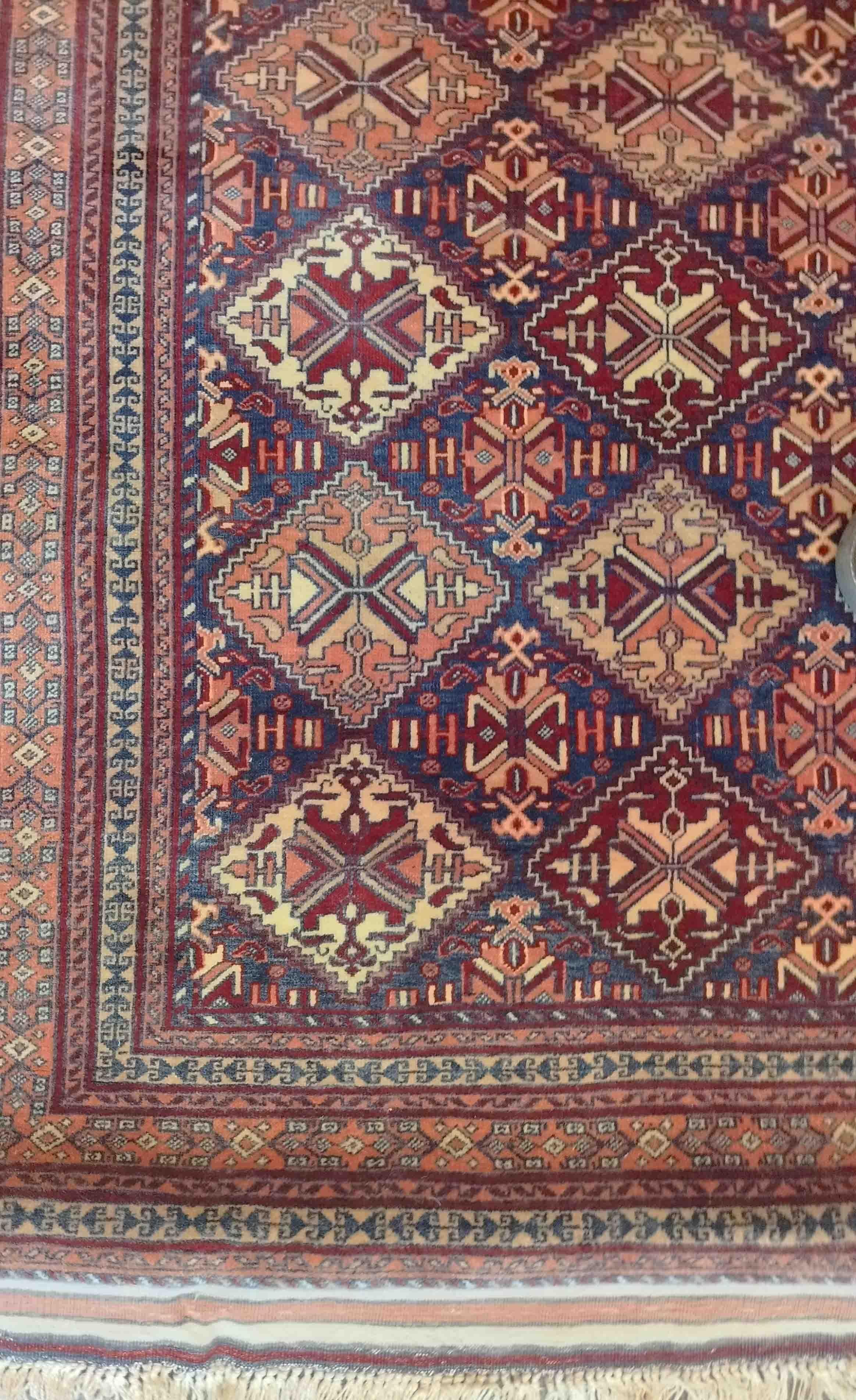 Laine 739 - Magnifique tapis turkmène Bukhara du 20ème siècle en vente