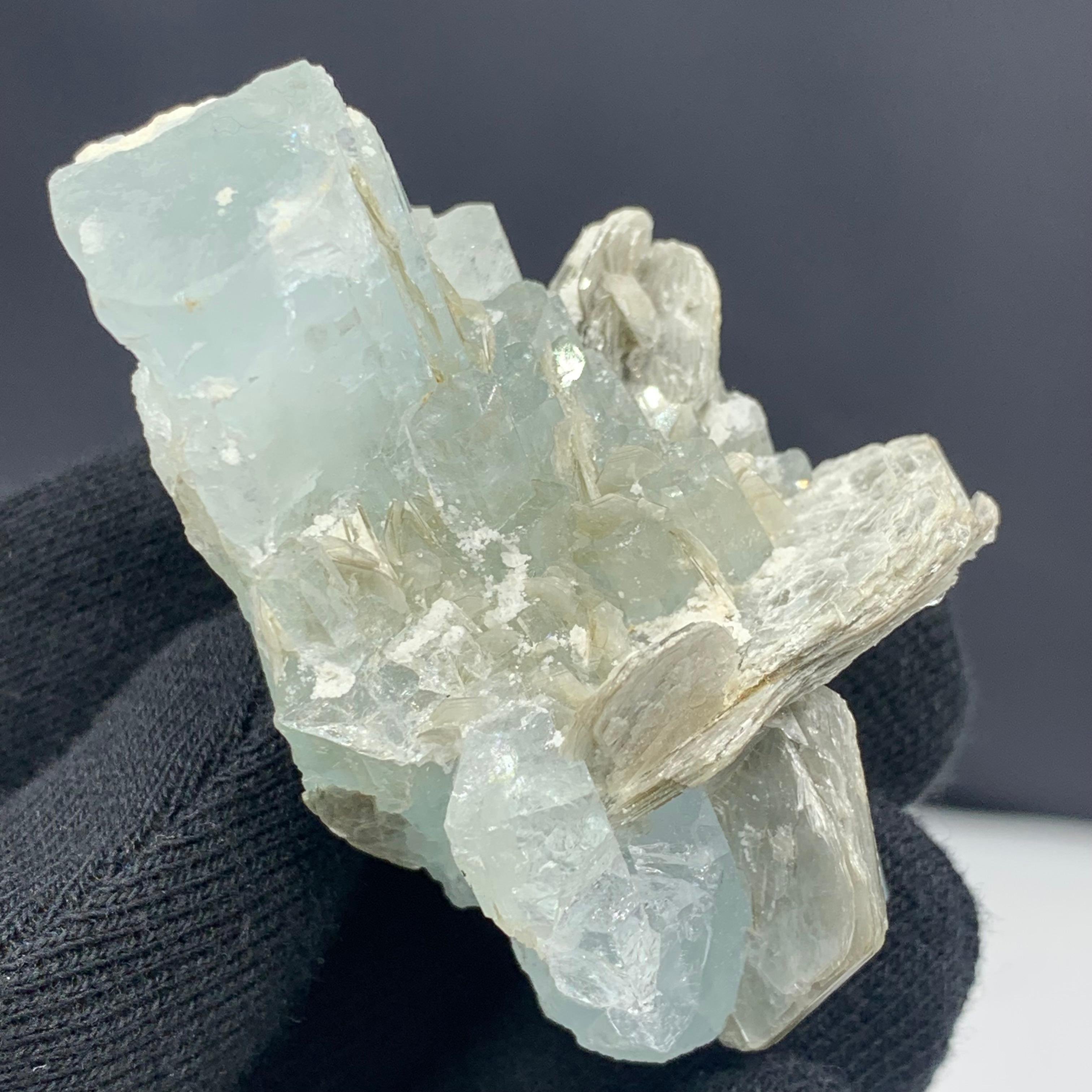 Cristallo di rocca 73,96 grammi di incredibile acquamarina con muscovite da Skardu, Pakistan in vendita