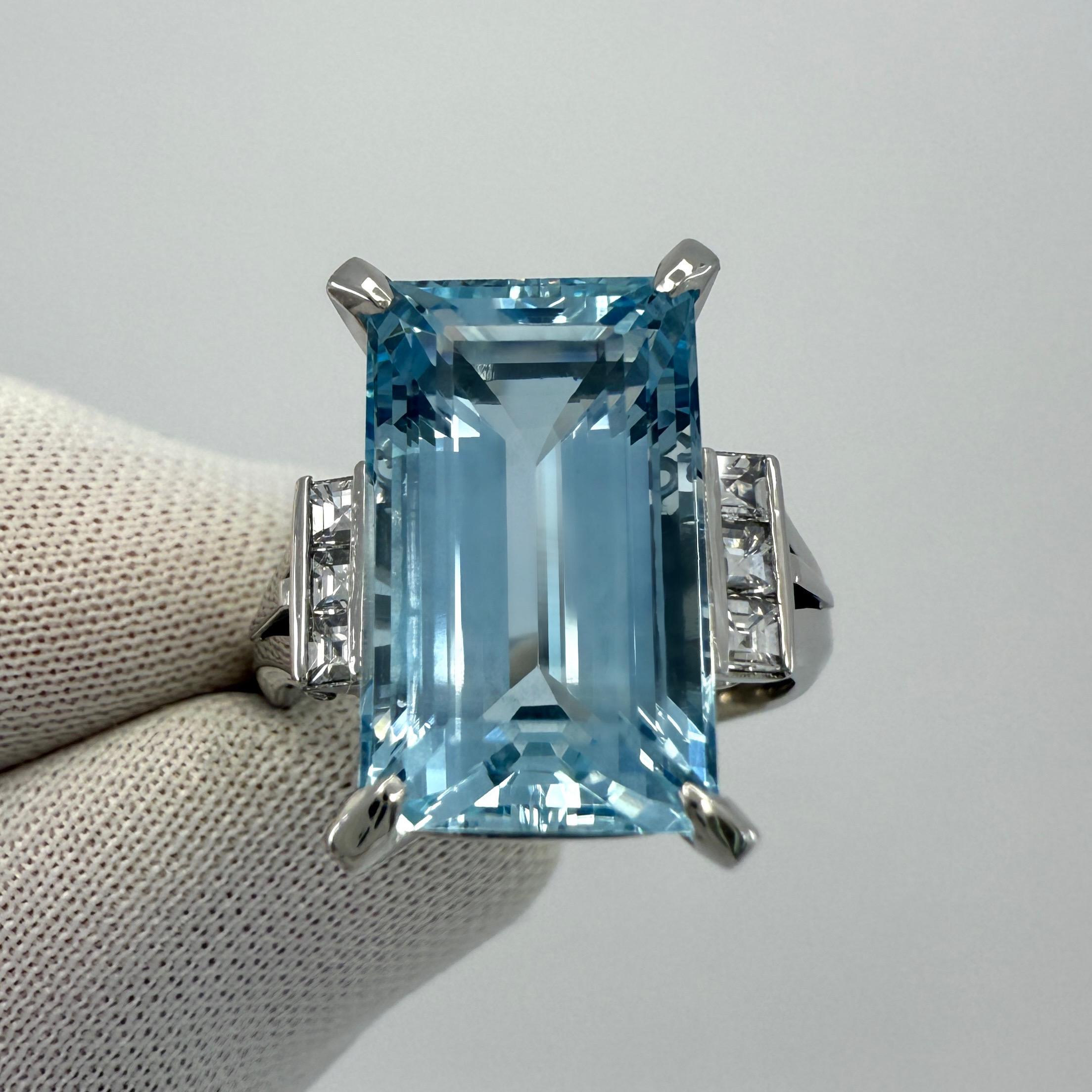 Fino Anillo de Platino con Aguamarina Azul Santa María Natural y Diamantes. 7,39 quilates totales.

Impresionante anillo de platino con una hermosa aguamarina Santa María azul vivo de 7,07 quilates.
Una piedra de color fino con una claridad