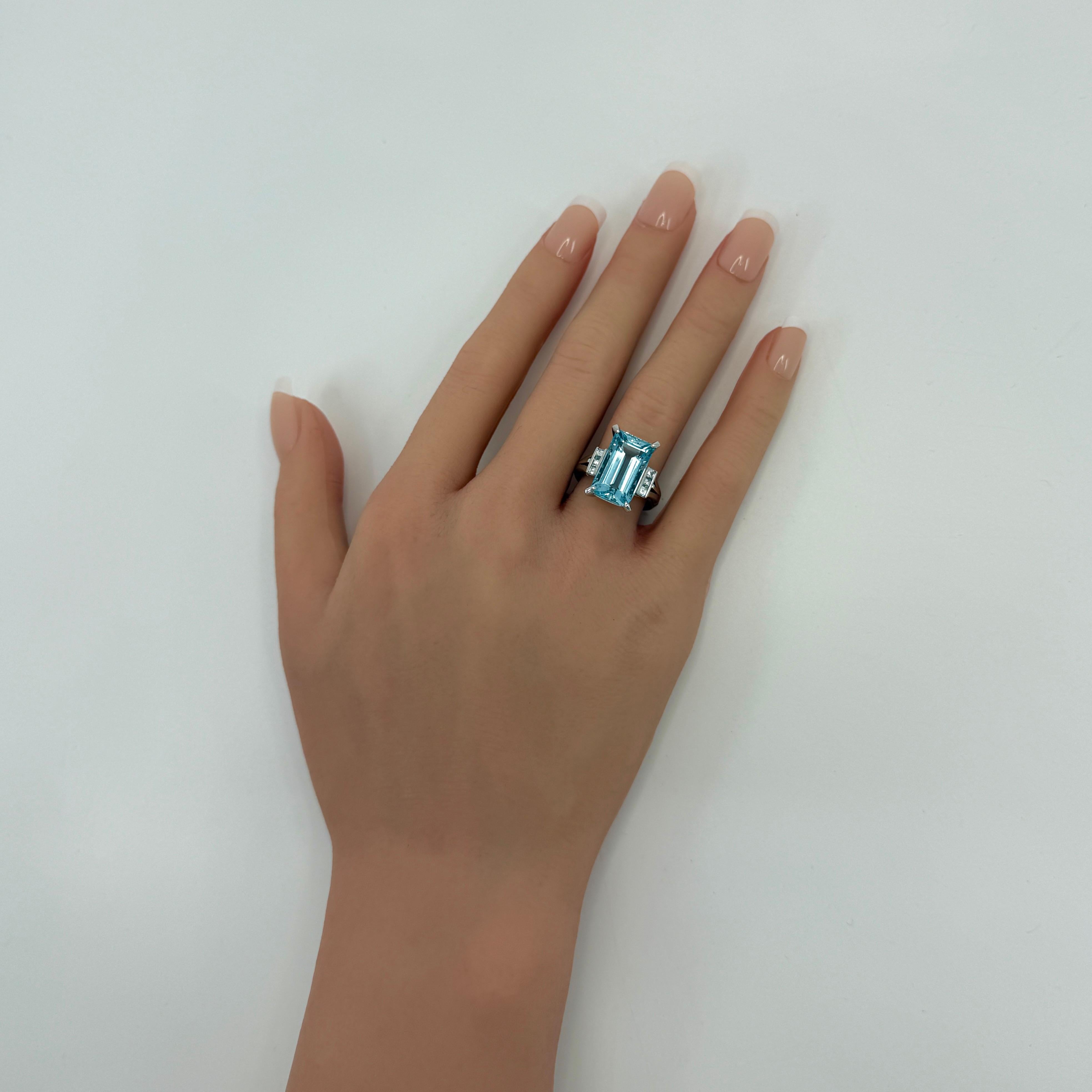 Anillo de platino con aguamarina y diamantes Santa María, talla esmeralda, azul intenso, de 7,39 ct en Excelente estado para la venta en Birmingham, GB