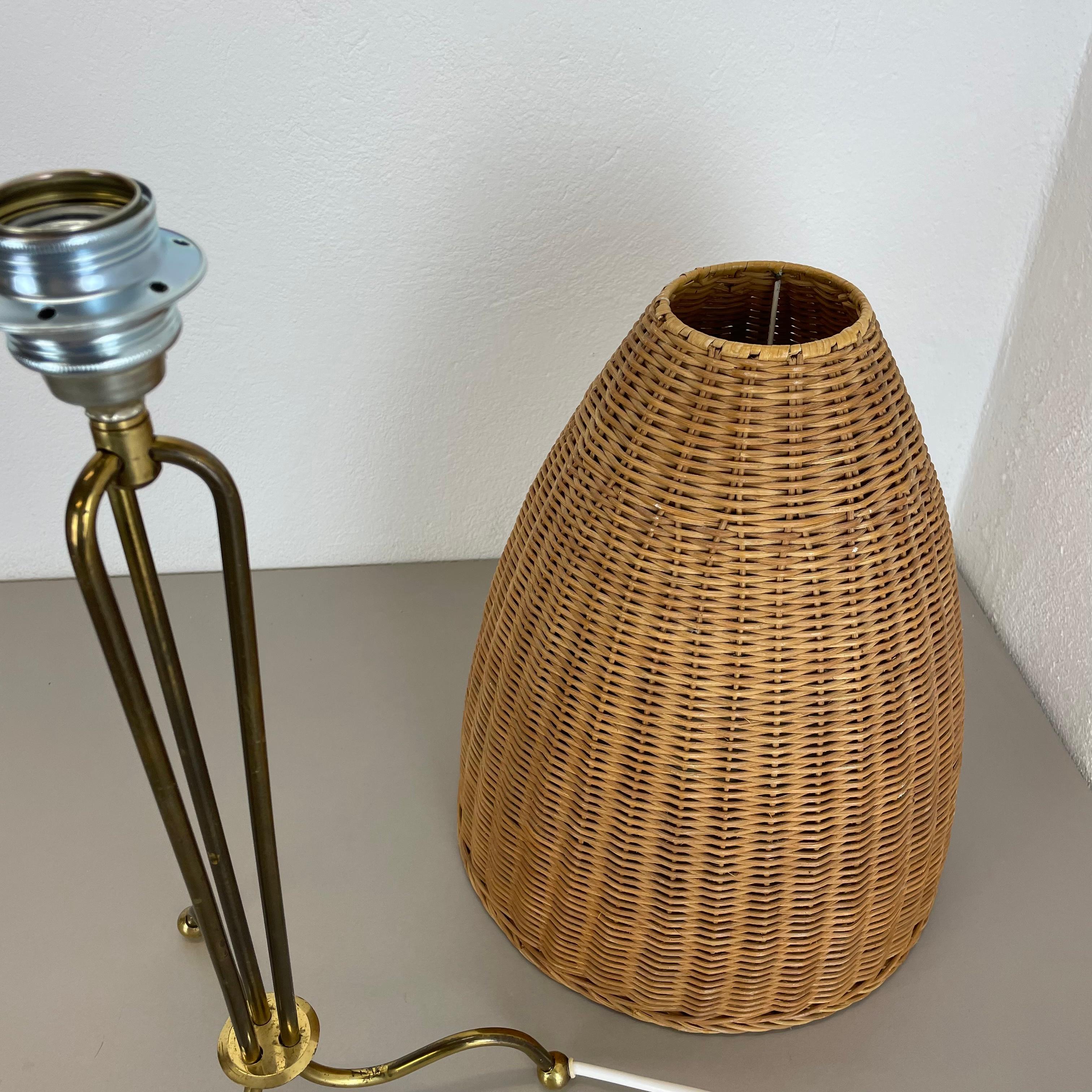 73cm Beautiful kalmar style brass + rattan tripod table light, Austria 1960s 12