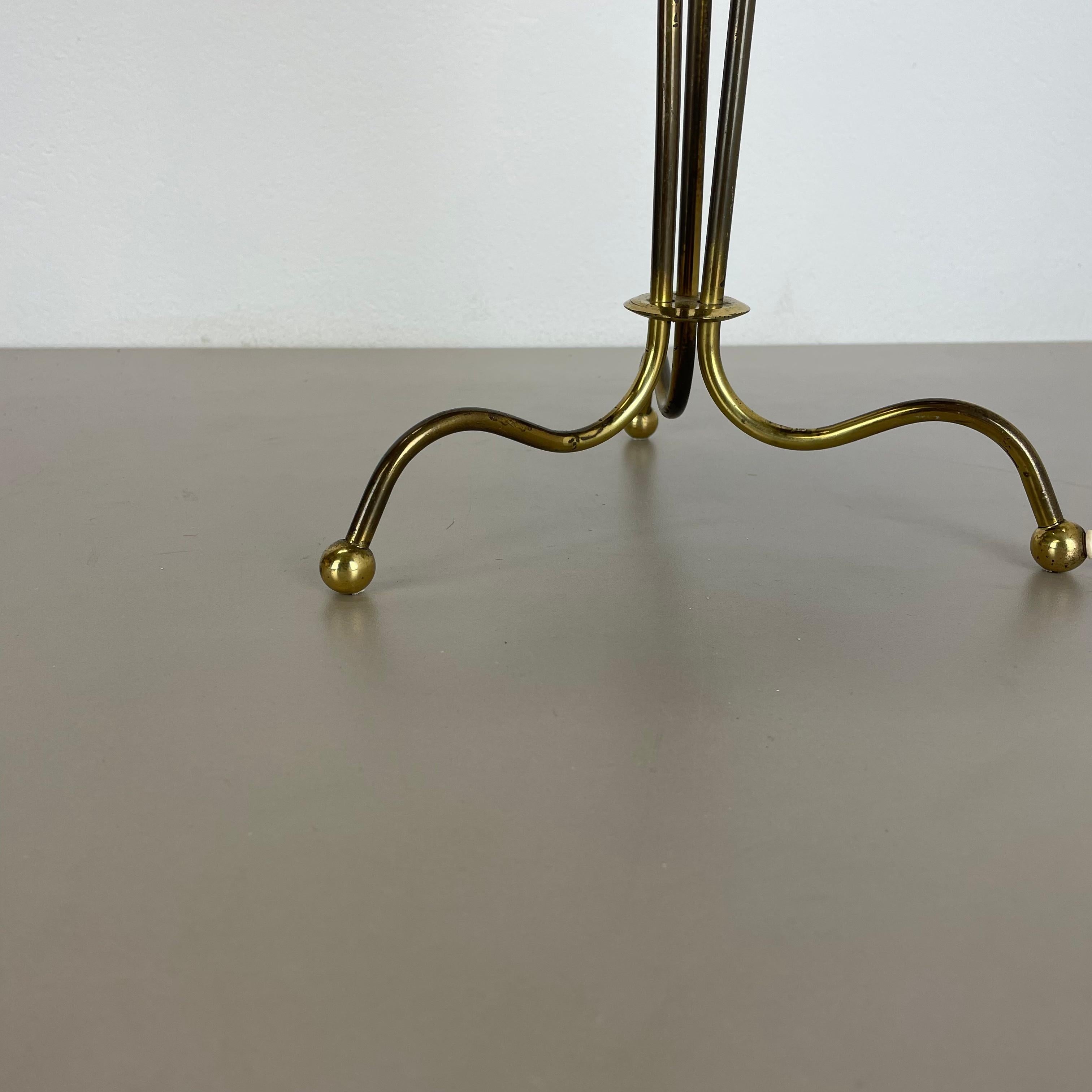Mid-Century Modern 73cm Beautiful kalmar style brass + rattan tripod table light, Austria 1960s
