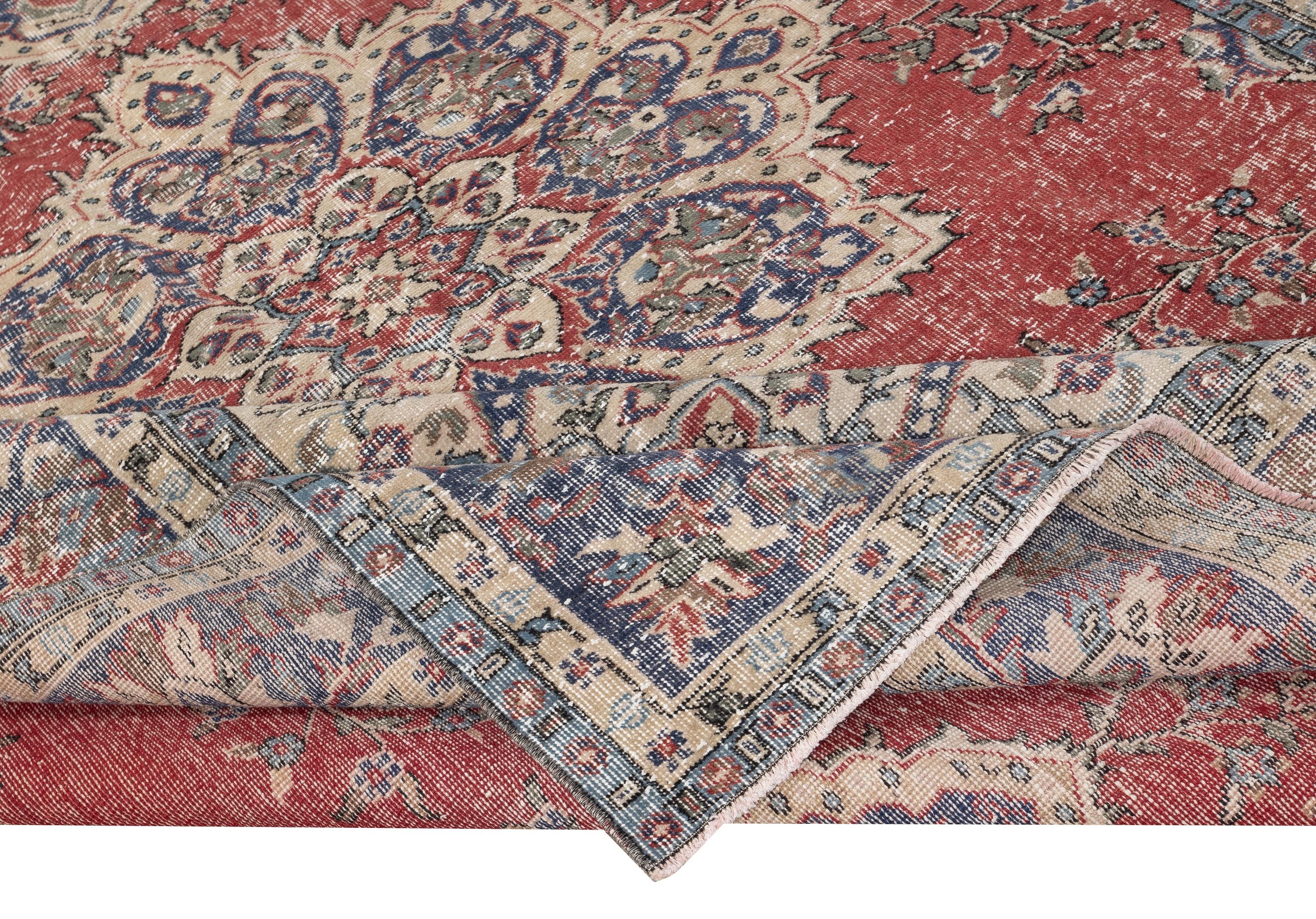 Rustico Tappeto per l'area turca vintage annodato a mano 7.3x10.4 Ft. Tappeto tradizionale in lana in vendita