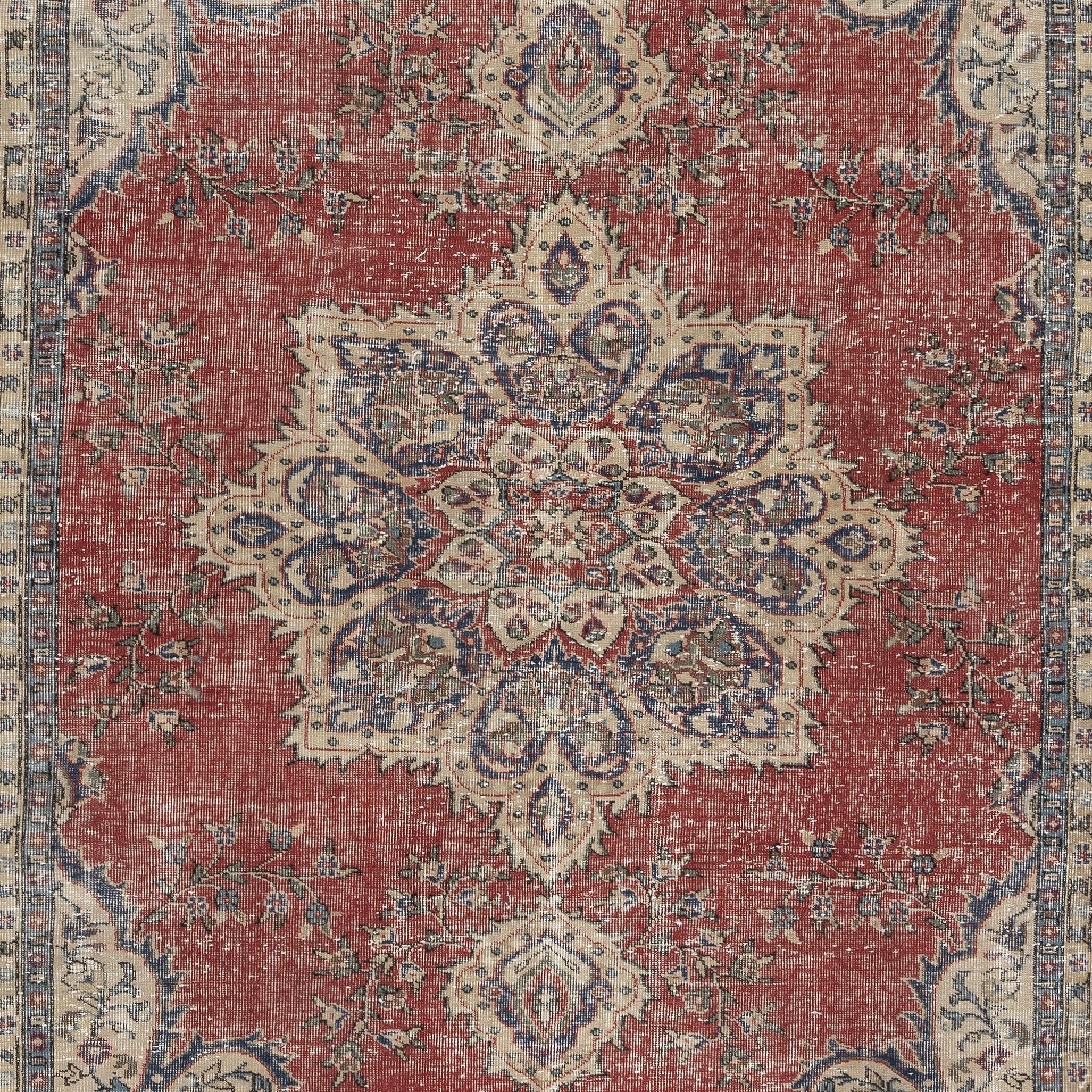 Turco Tappeto per l'area turca vintage annodato a mano 7.3x10.4 Ft. Tappeto tradizionale in lana in vendita