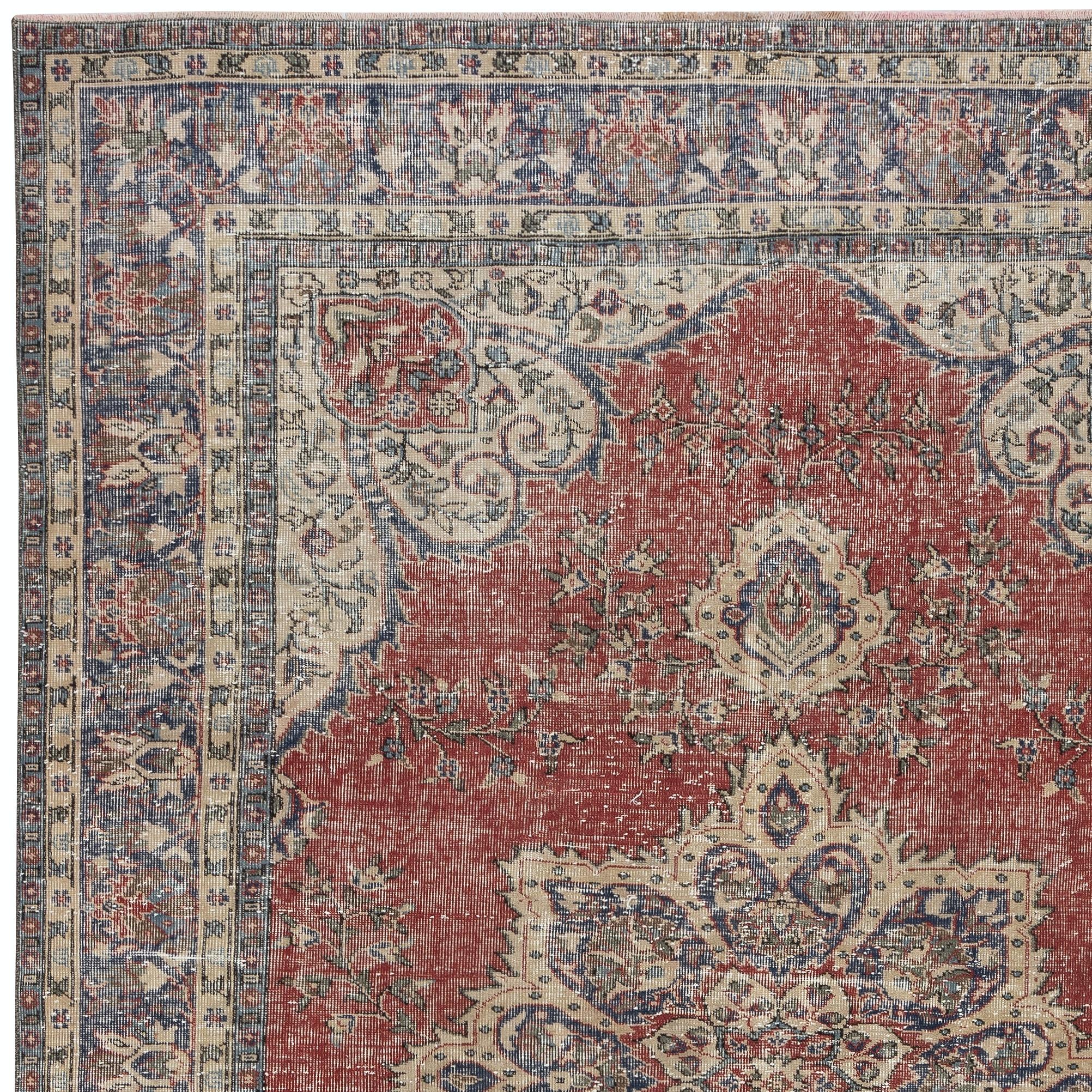 Annodato a mano Tappeto per l'area turca vintage annodato a mano 7.3x10.4 Ft. Tappeto tradizionale in lana in vendita