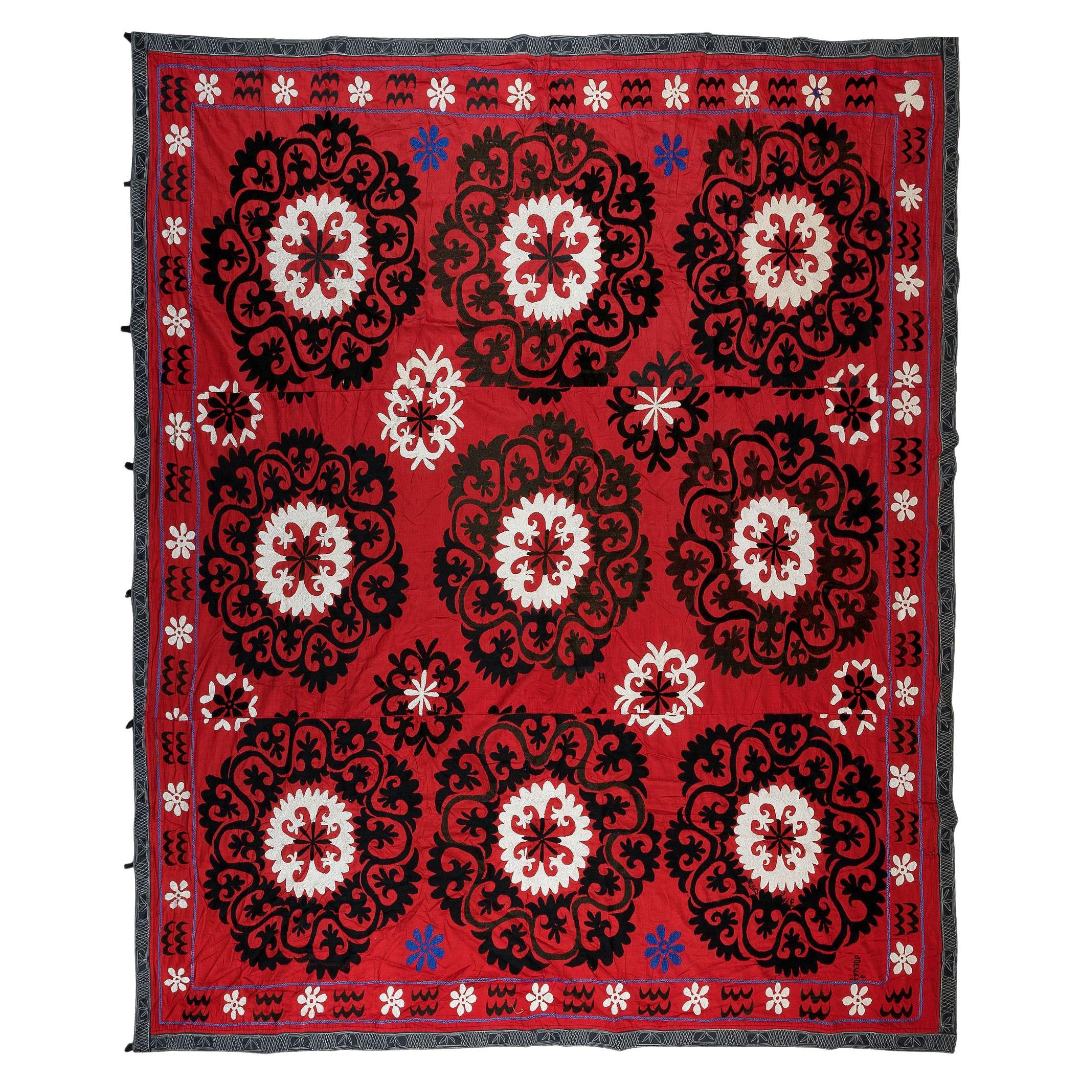 7.3x7.4 Ft Vintage-Bettbezug mit Seidenstickerei, Uzbek Suzani, Wandbehang in Rot