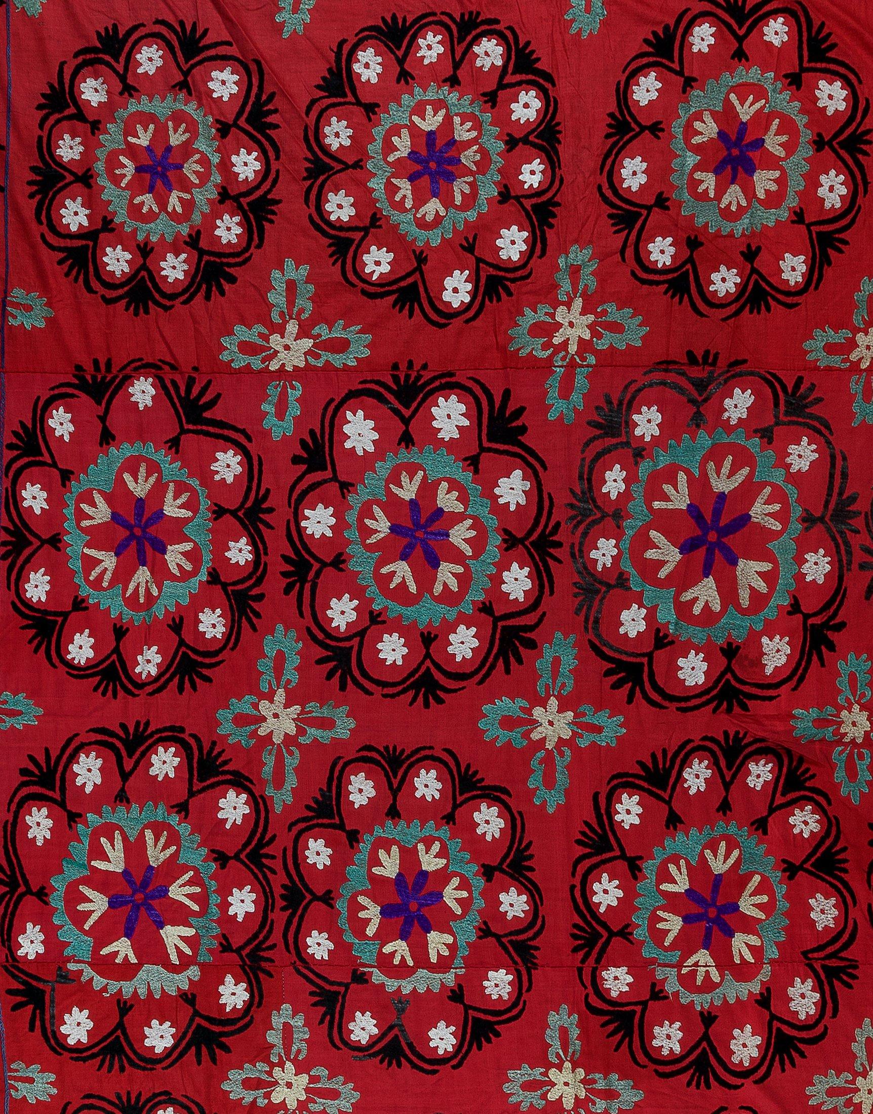 Vintage Silk Hand Embroidery Bedspread, Uzbek Suzani Fabric Throw In Good Condition For Sale In Spring Valley, NY