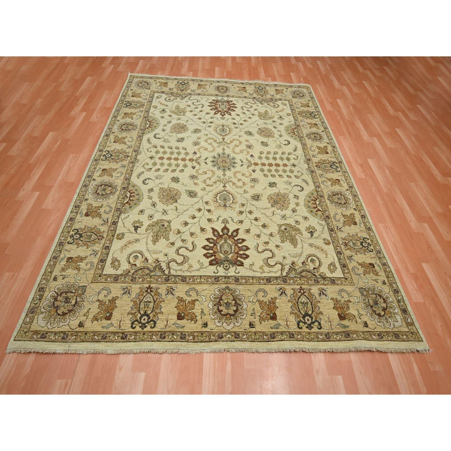 Boulder White, noué à la main, Agra avec Design/One, All Over Leaf Pattern, Zero Pile, Pure Wool, Tapis d'Orient
Matières premières : Laine
Latex : Pas de poils 
hauteur : 0,25 pouces
Style : Traditionnel
Couleur primaire : Ivoire
Couleurs