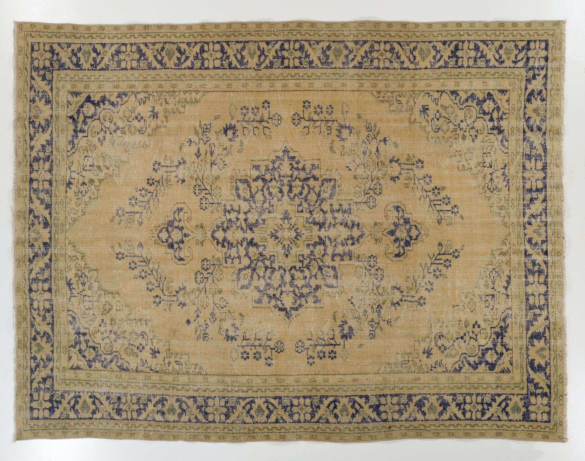 20th Century 7.3x9.5 Ft Vintage Turkish Oushak Area Rug in Beige and Navy Blue colors.  For Sale
