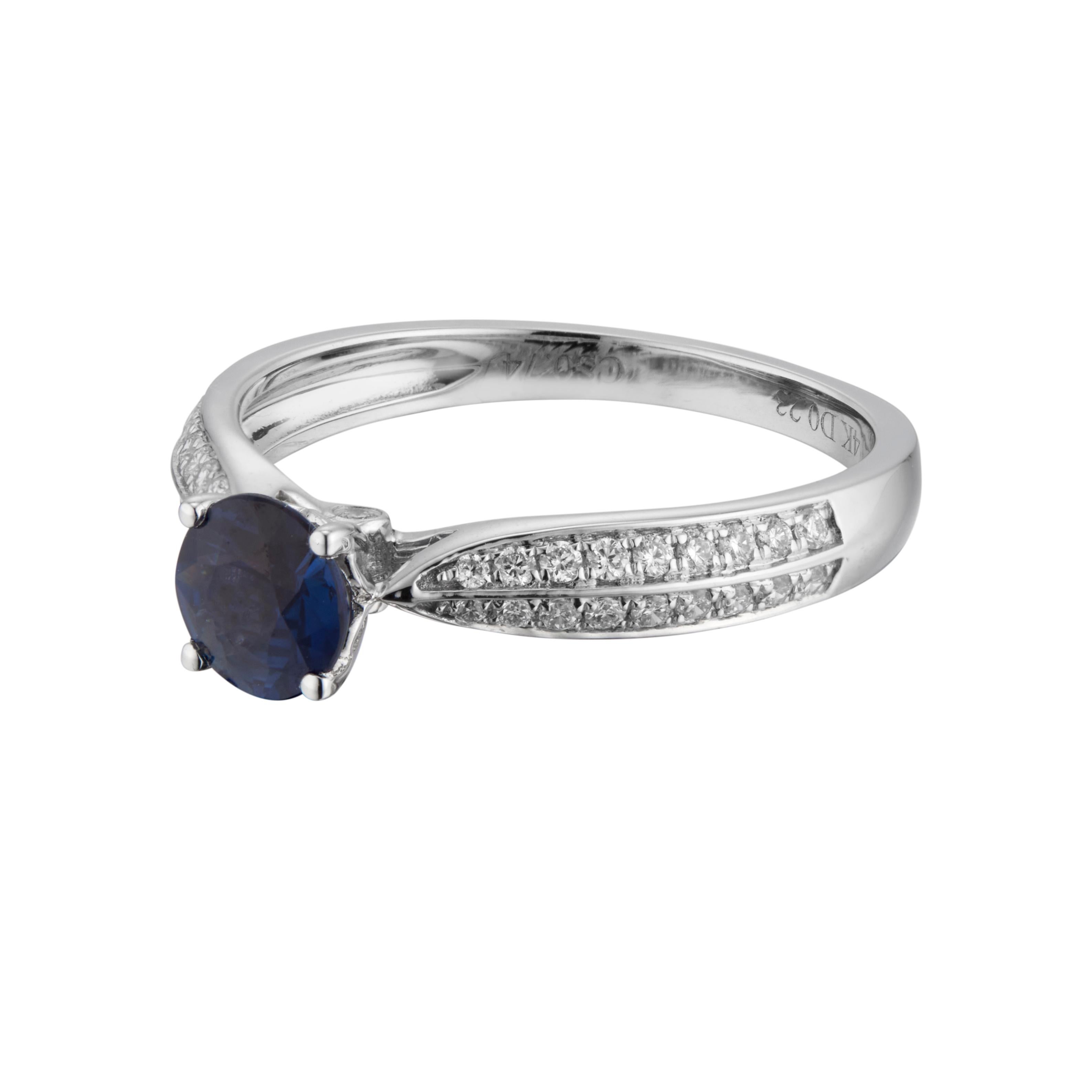 Taille ronde .74 Carat Blue Sapphire Diamond White Gold Engagement Ring en vente