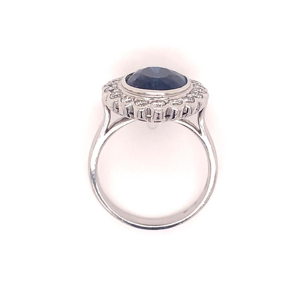 7.4 Carat Semi-Oval Blue Sapphire and Diamond Cluster Ring in 18k White Gold In New Condition For Sale In London, GB