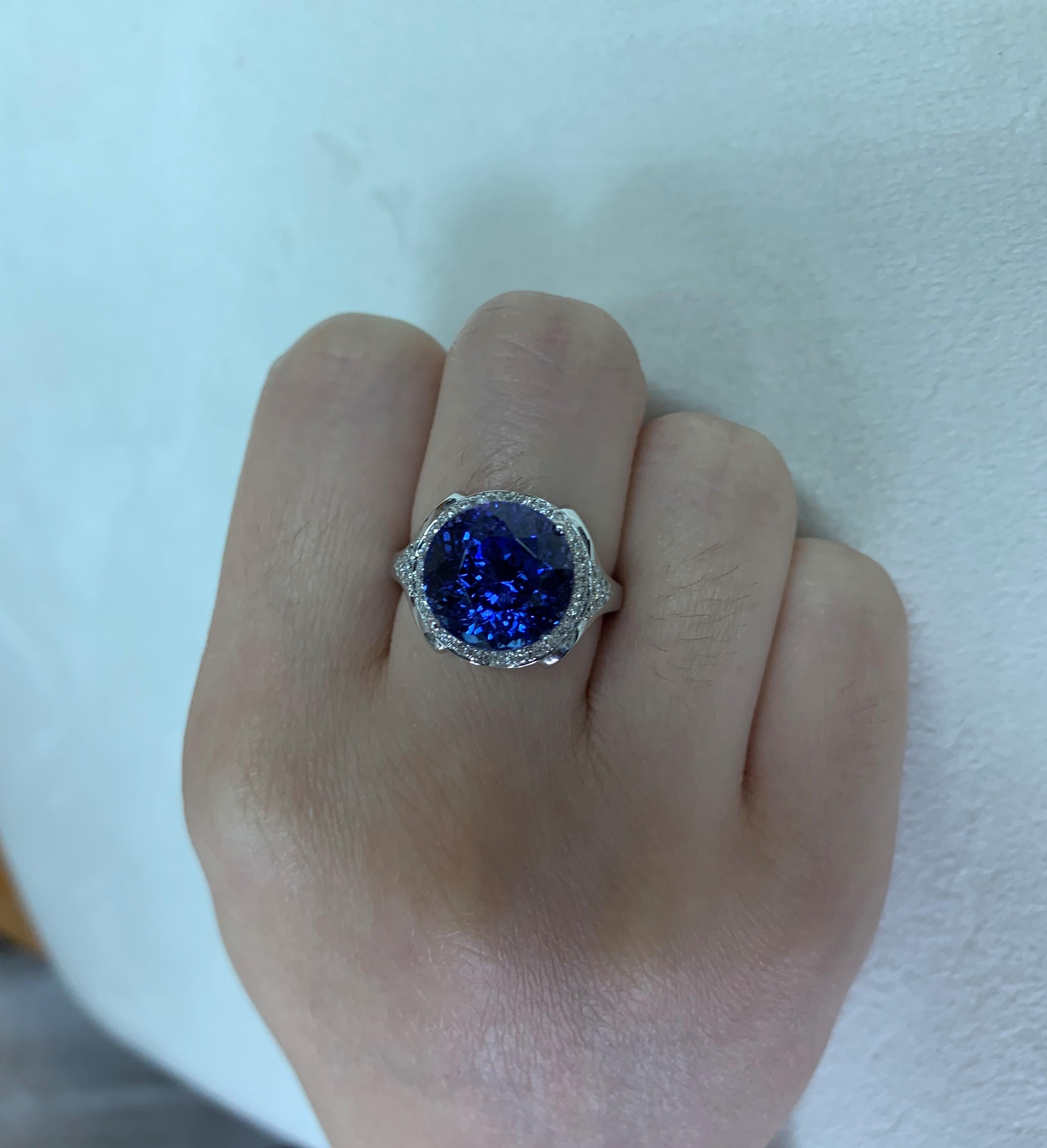 7.4 Carat Tanzanite and White Diamond Ring in 18 Karat White Gold In New Condition For Sale In Hong Kong, HK