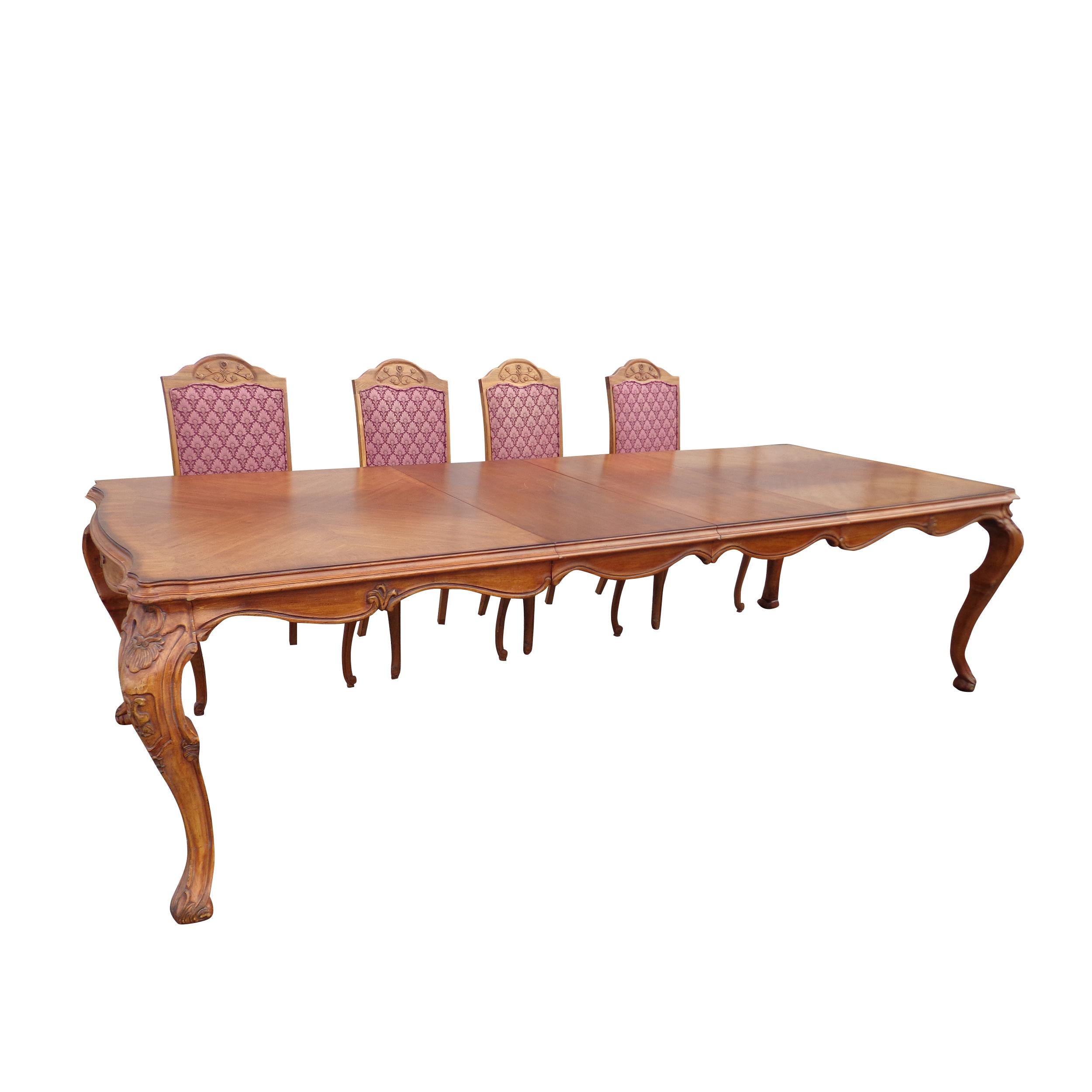 French Louis XV Style Dining Table In Good Condition In Pasadena, TX