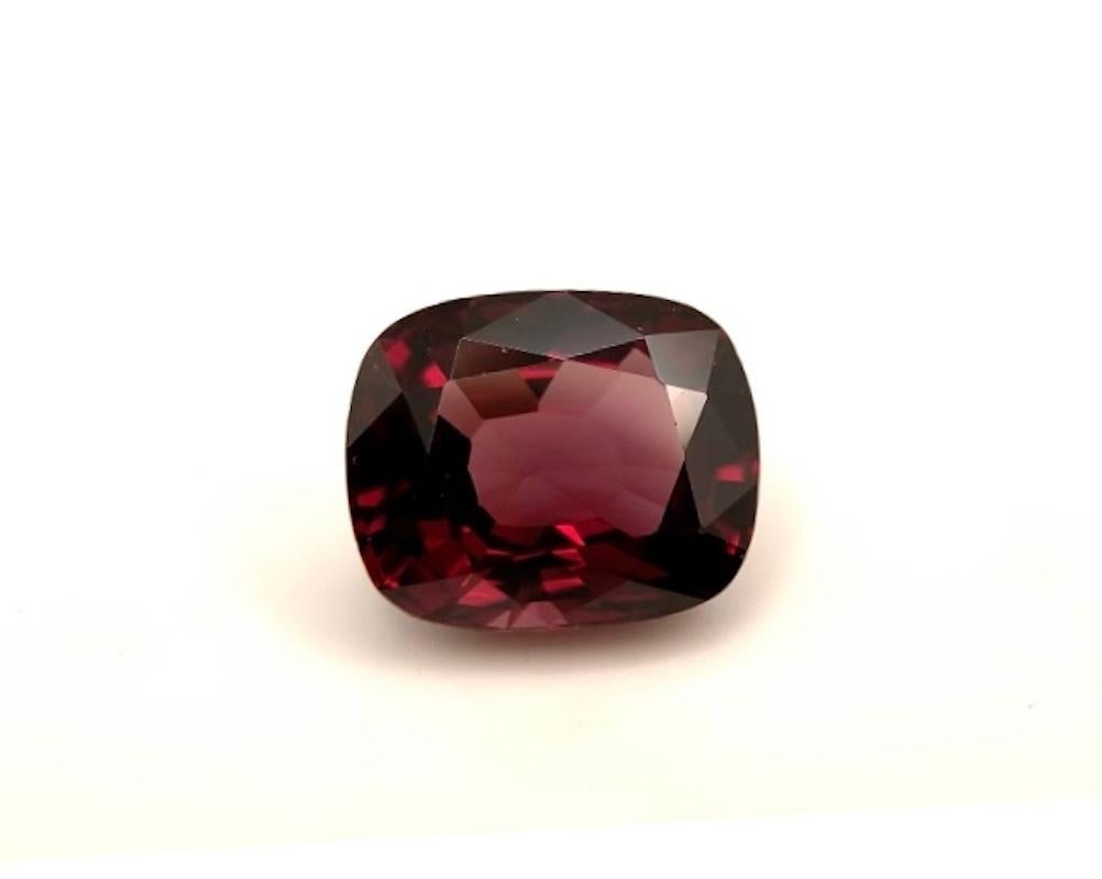 Taille coussin 7.40 Carat Burgundy Rhodolite Garnet Cushion, Unset Loose Gemstone (pierre précieuse non sertie) en vente