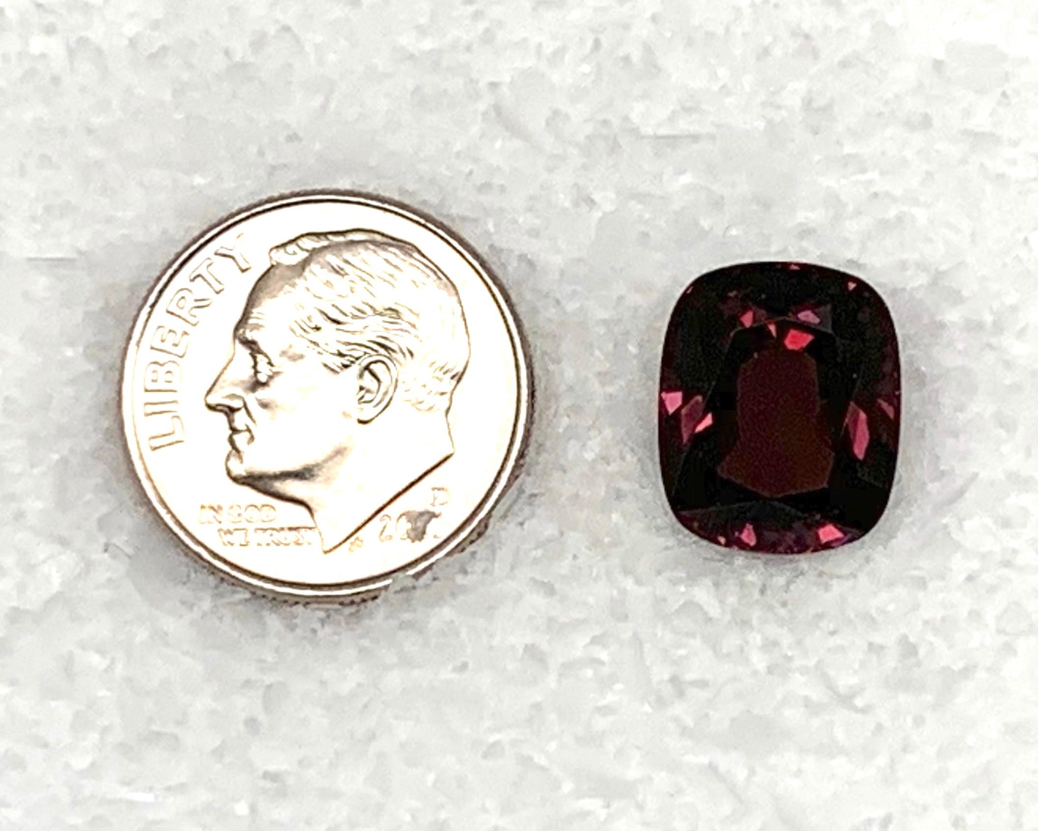 7.40 Carat Burgundy Rhodolite Garnet Cushion, Unset Loose Gemstone (pierre précieuse non sertie) en vente 1