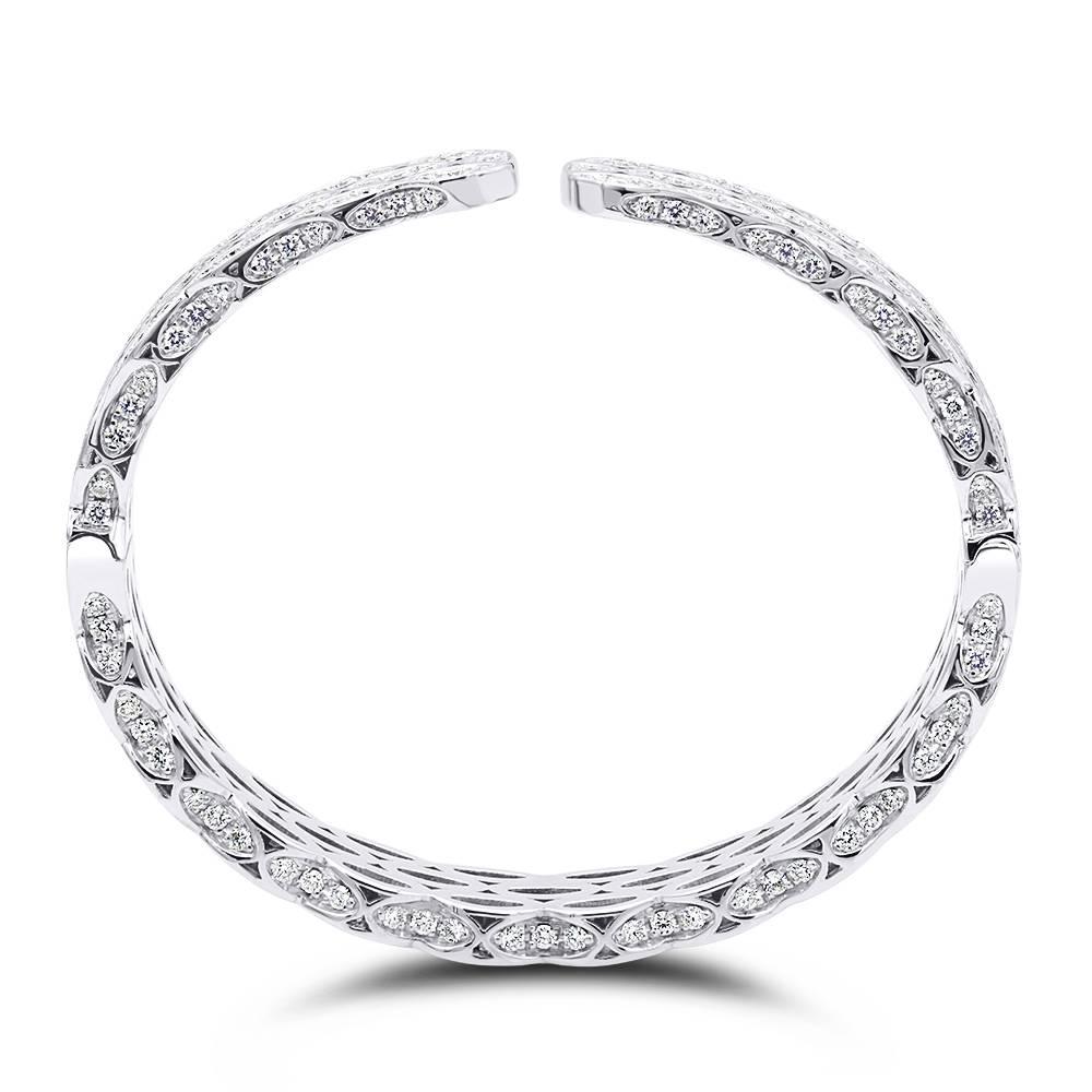 Round Cut 7.40 Carat Diamond 18k White Gold Bangle Bracelet For Sale