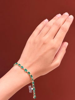 Armband aus 18-karätigem Gelbgold mit Smaragden und Diamanten (7,40 Karat).