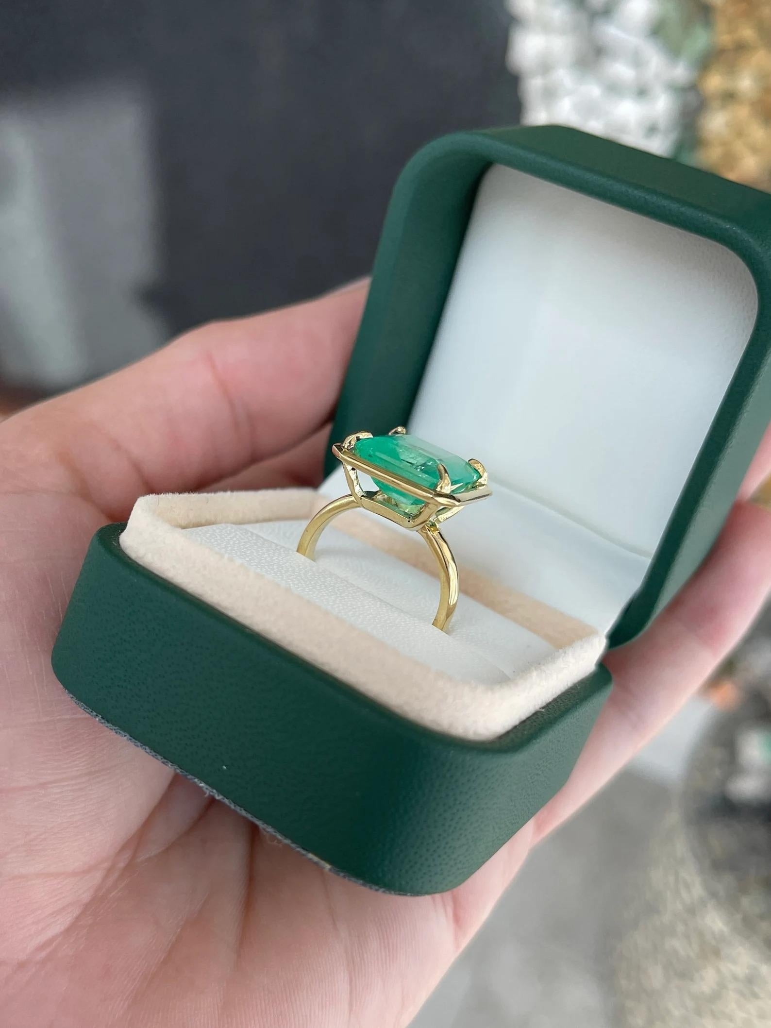 7.40 Carat Huge Colombian Emerald-Asscher Cut Solitaire Cocktail Ring 18K For Sale 2
