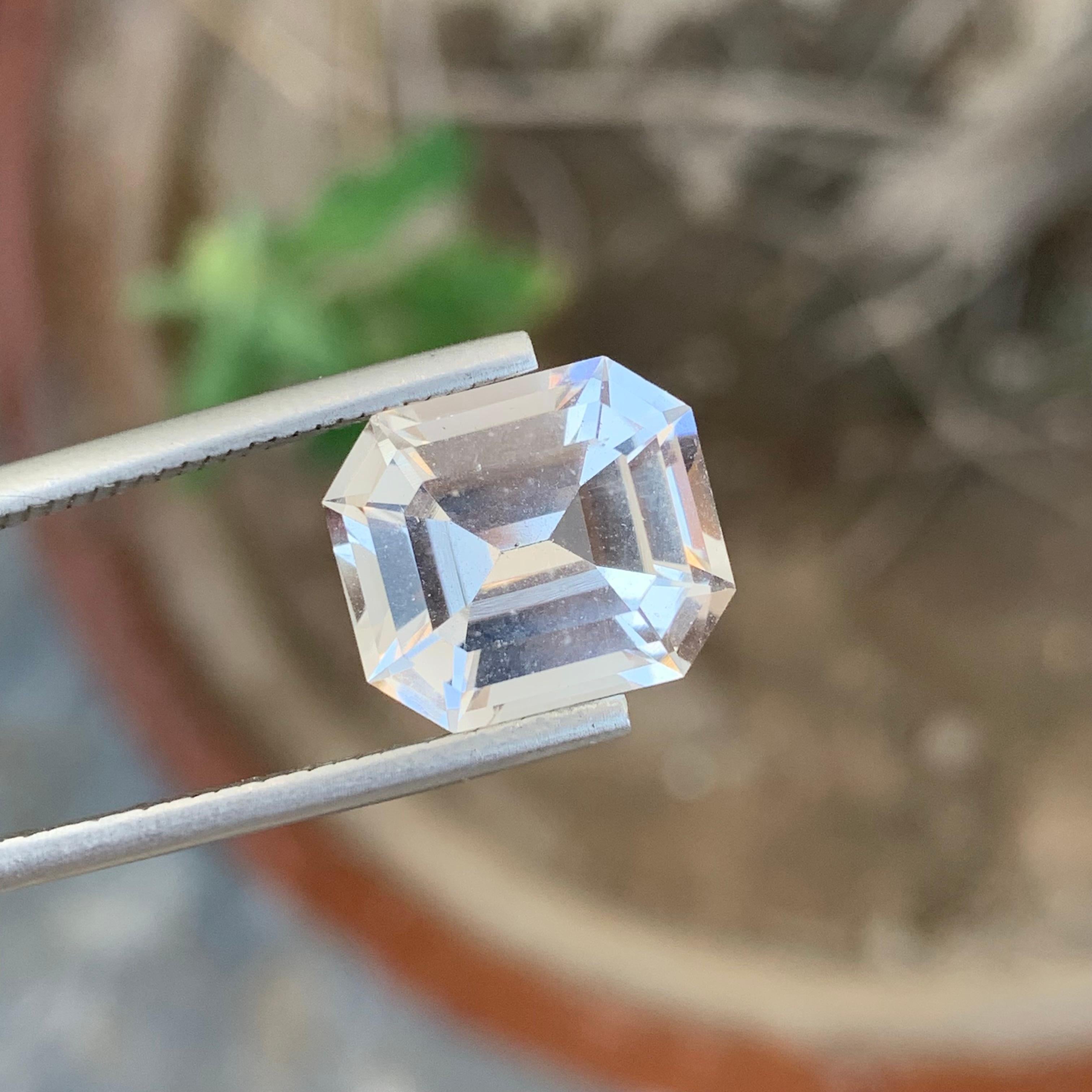 7.40 Carat Natural Loose Golden Topaz Asscher Cut Gem For Jewellery  In New Condition For Sale In Peshawar, PK