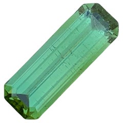 Tourmaline naturelle non incluse de 7,40 carats de forme émeraude de menthe 