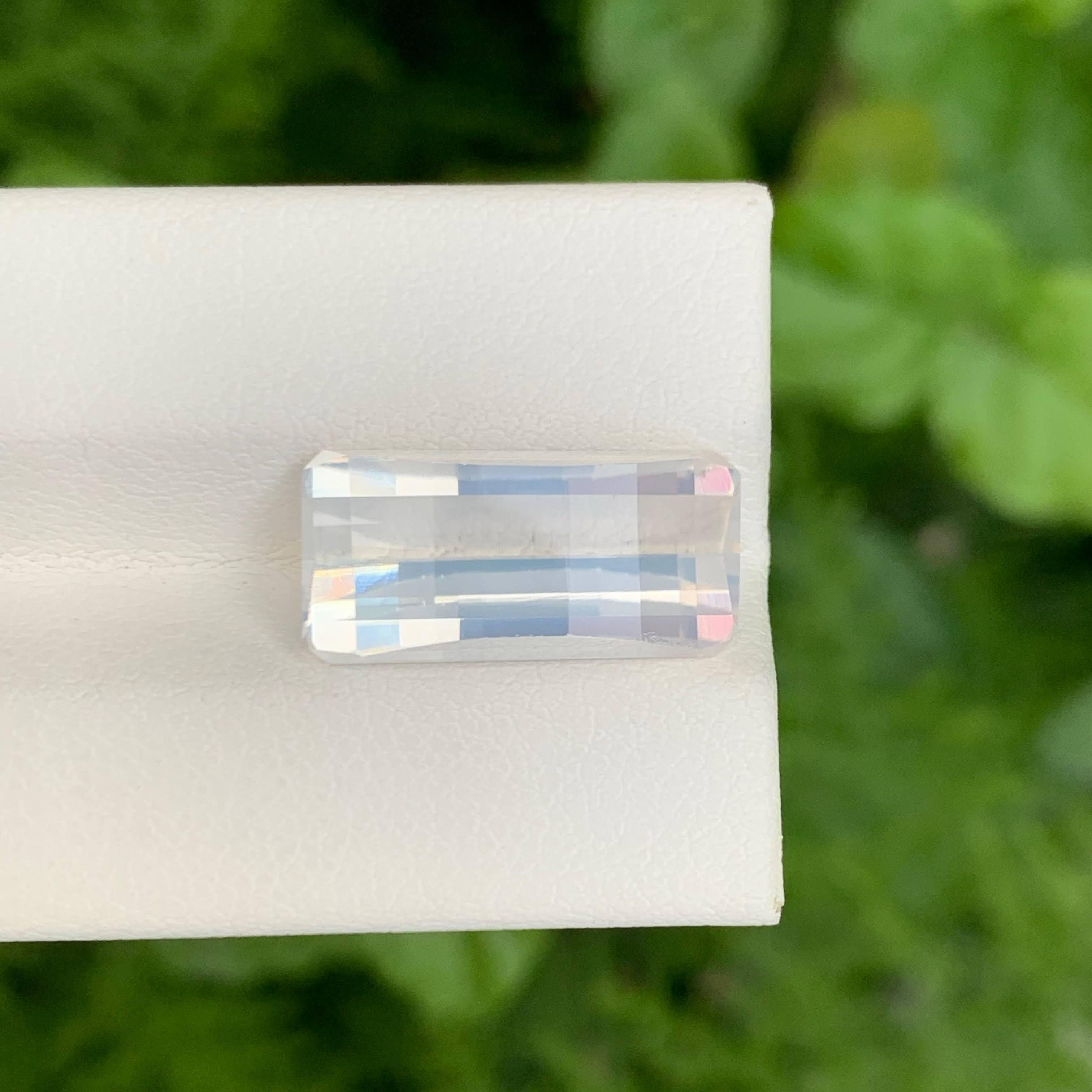 Women's or Men's 7.40 carats Fine Quality Moonstone Pixel Cut Natural African Gemstone For Sale
