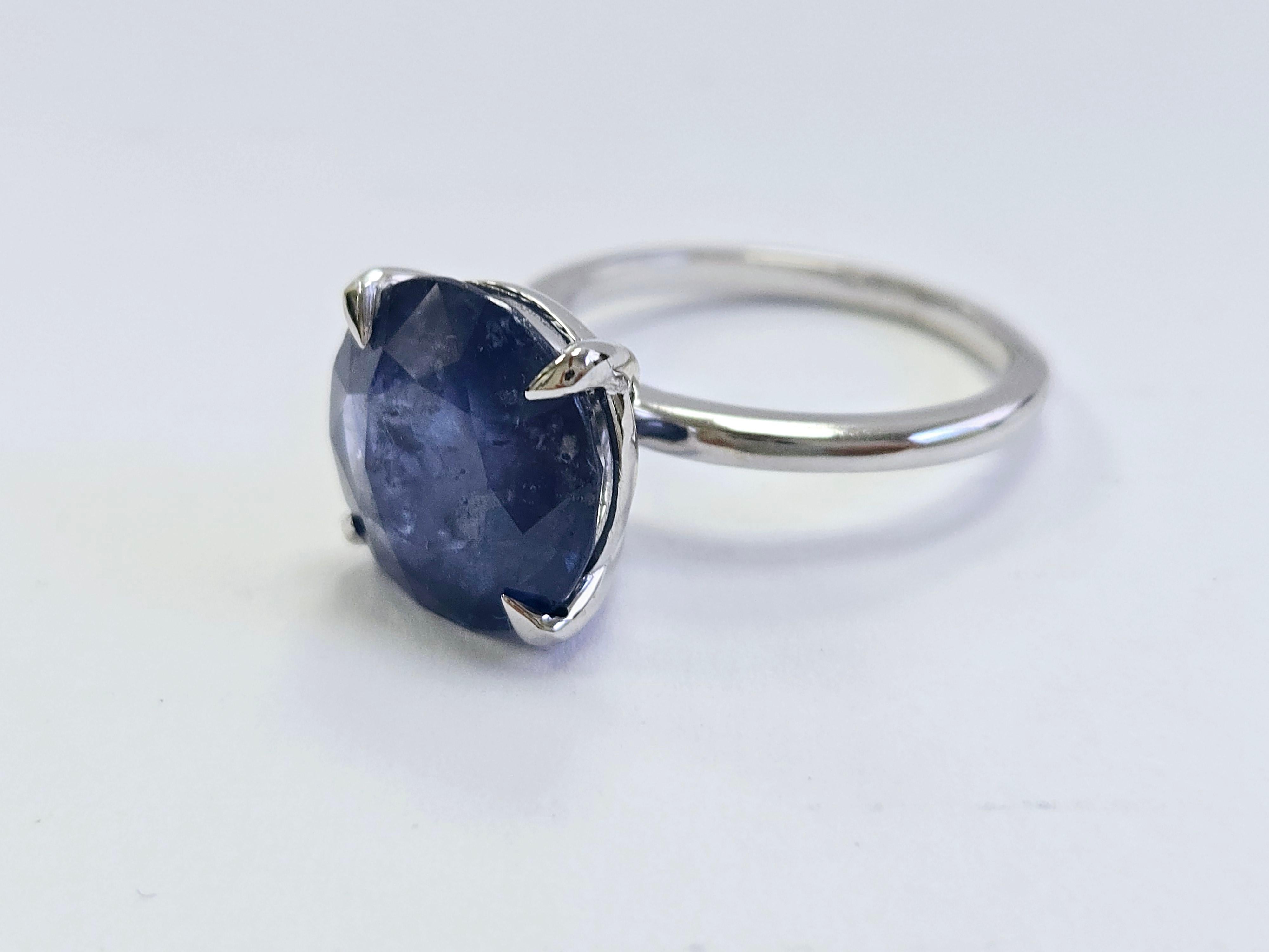 Round Cut 7.40 Carats Round Shape Natural Sapphire Ring 14 Karat White Gold For Sale