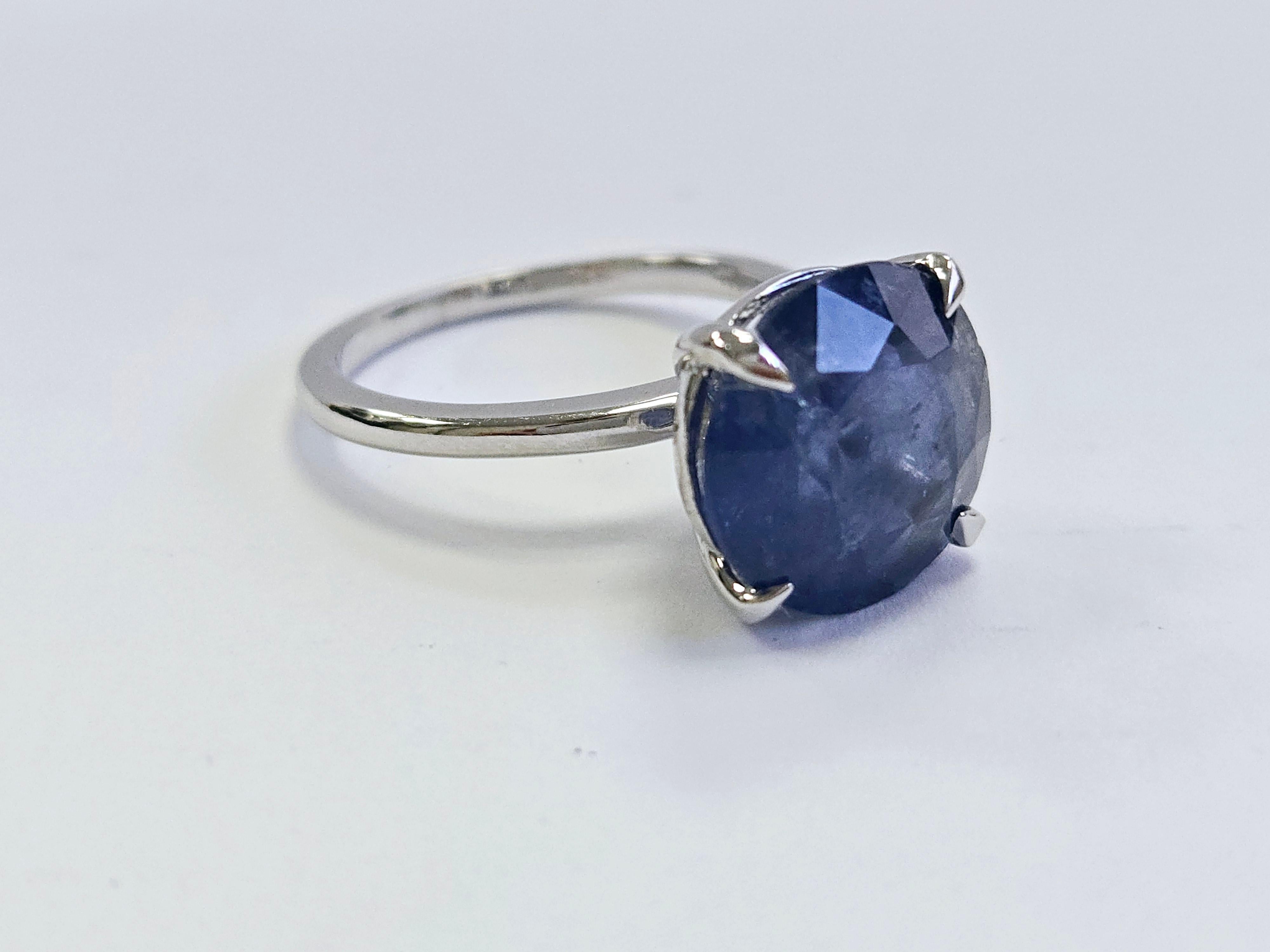 7.40 Carats Round Shape Natural Sapphire Ring 14 Karat White Gold For Sale 2