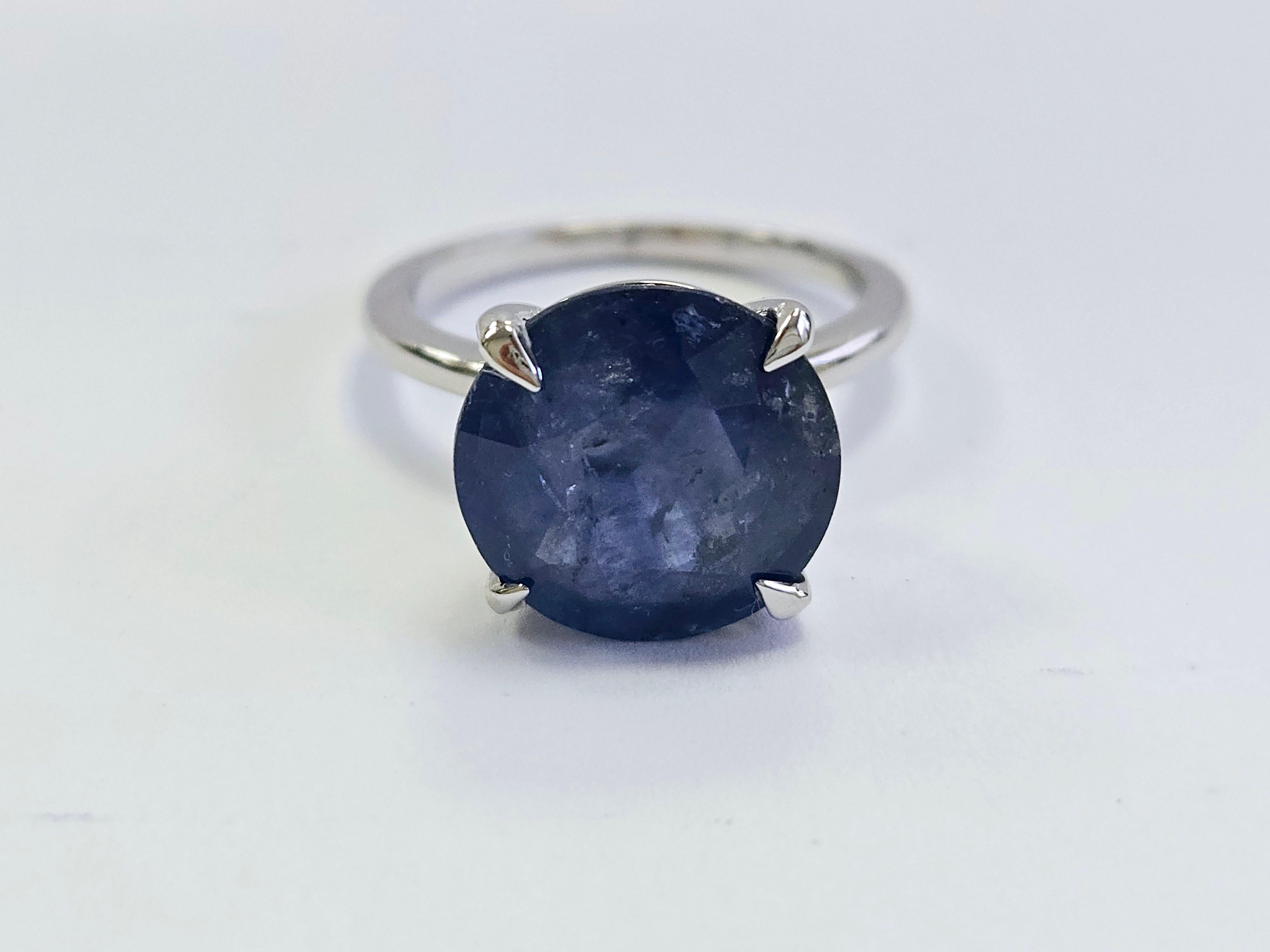 7.40 Carats Round Shape Natural Sapphire Ring 14 Karat White Gold For Sale 3