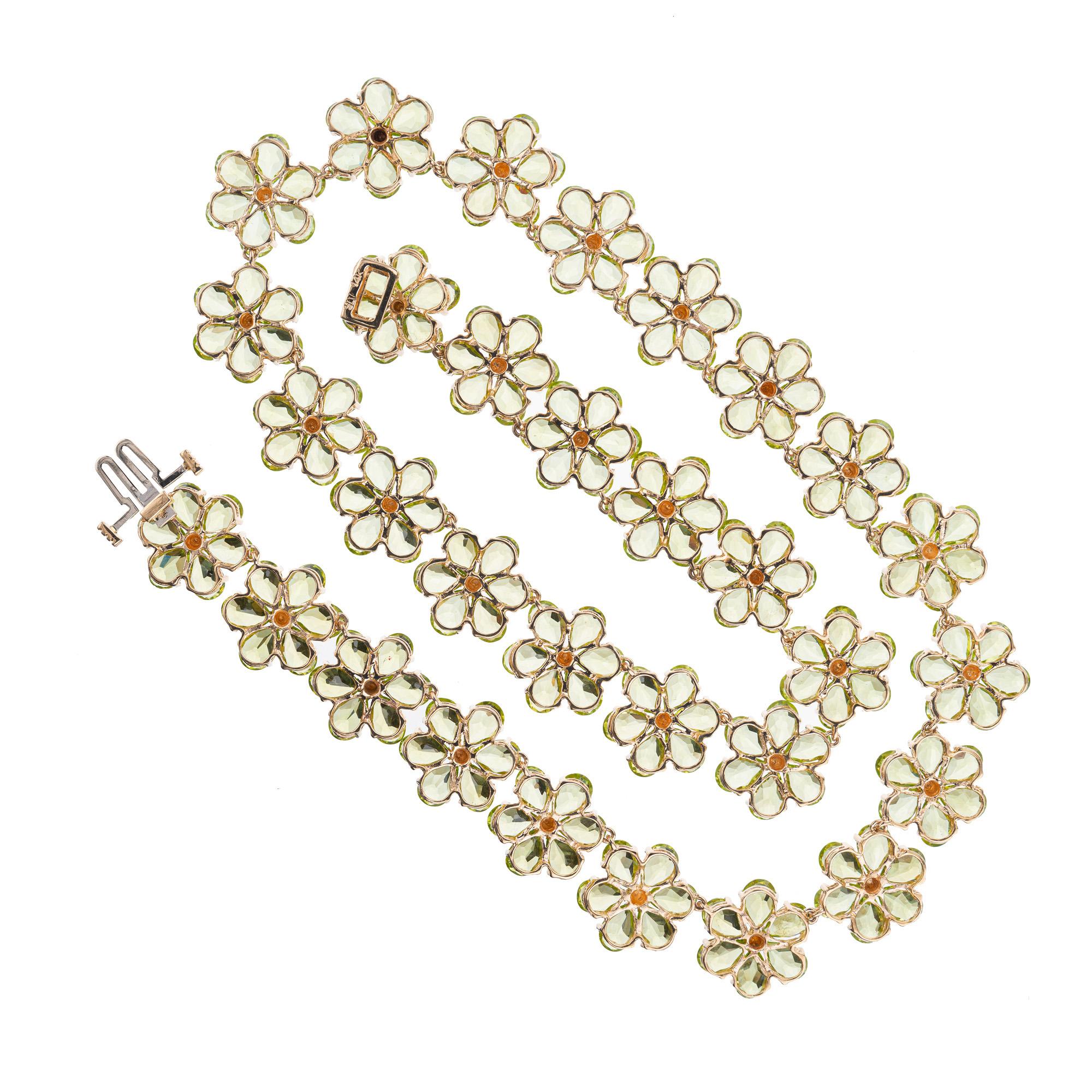 Donna 74,00 Carat Pear Peridot Collana a fiori in oro giallo in vendita
