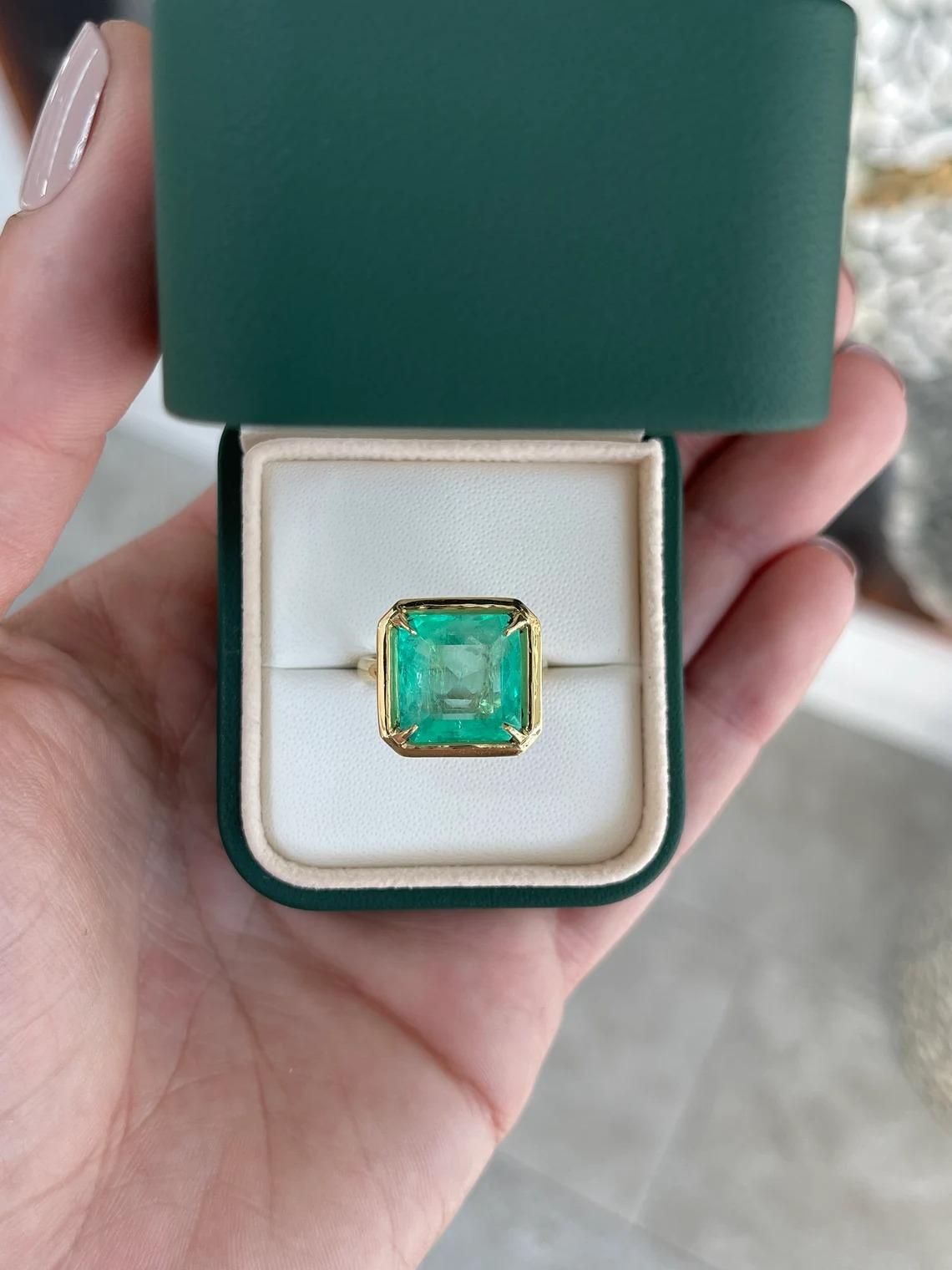 7.40ct 18K Huge Asscher Spring Green Colombian Emerald Solitaire Statement Ring For Sale 1