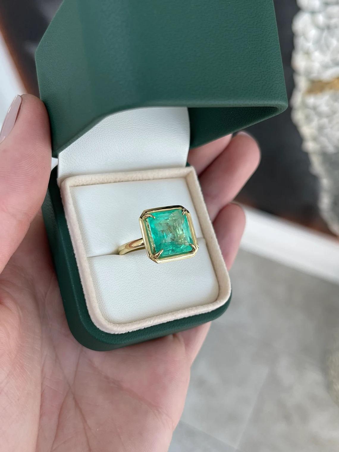 7.40ct 18K Huge Asscher Spring Green Colombian Emerald Solitaire Statement Ring For Sale 2
