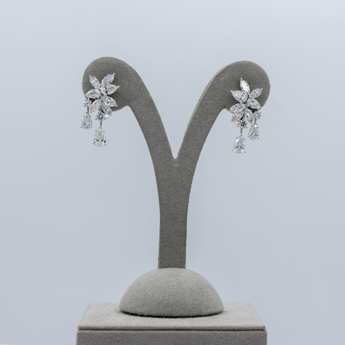 Roman Malakov Pendants d'oreilles en forme de grappe avec diamants tailles mixtes de 7,45 carats au total Pour femmes en vente