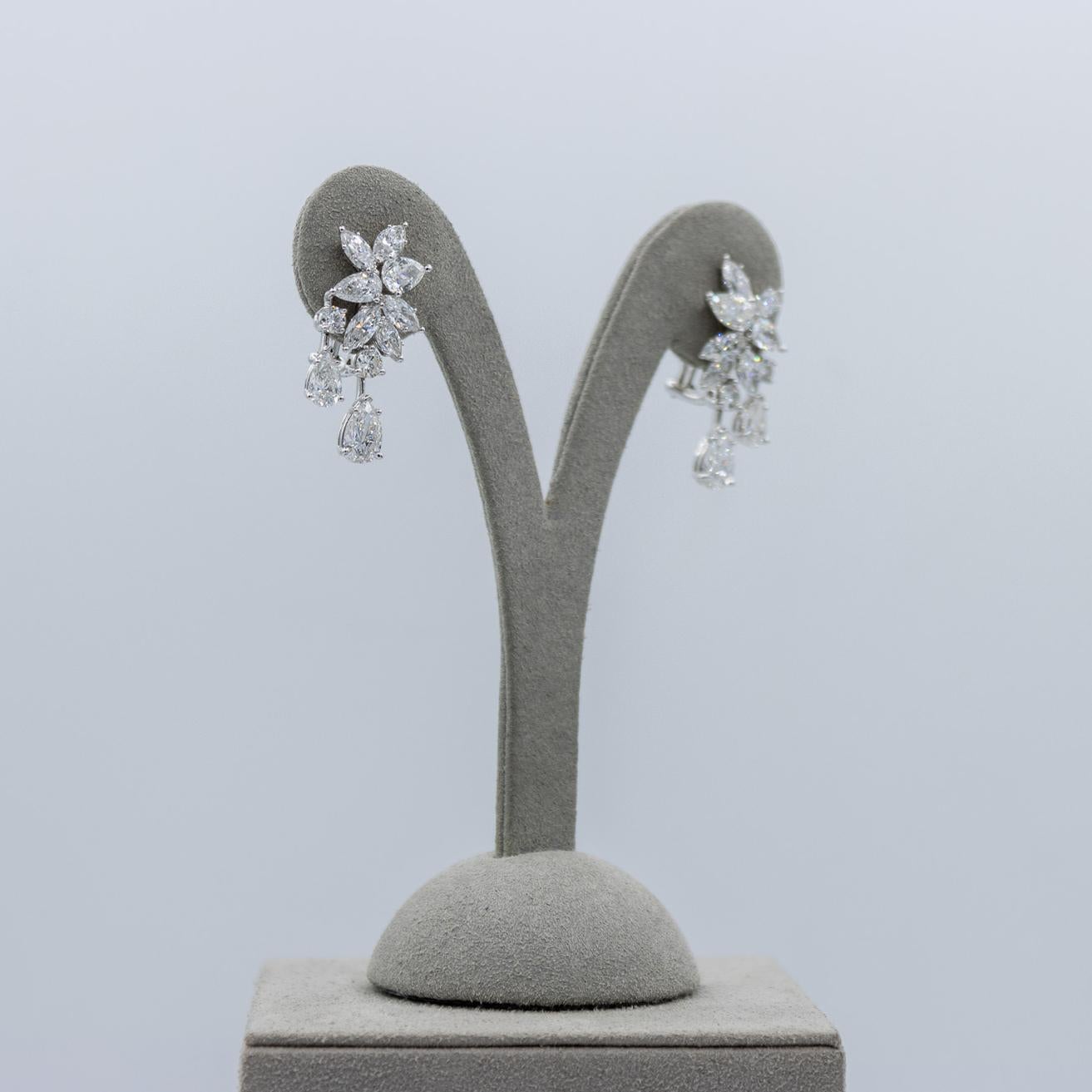 Roman Malakov Pendants d'oreilles en forme de grappe avec diamants tailles mixtes de 7,45 carats au total en vente 2