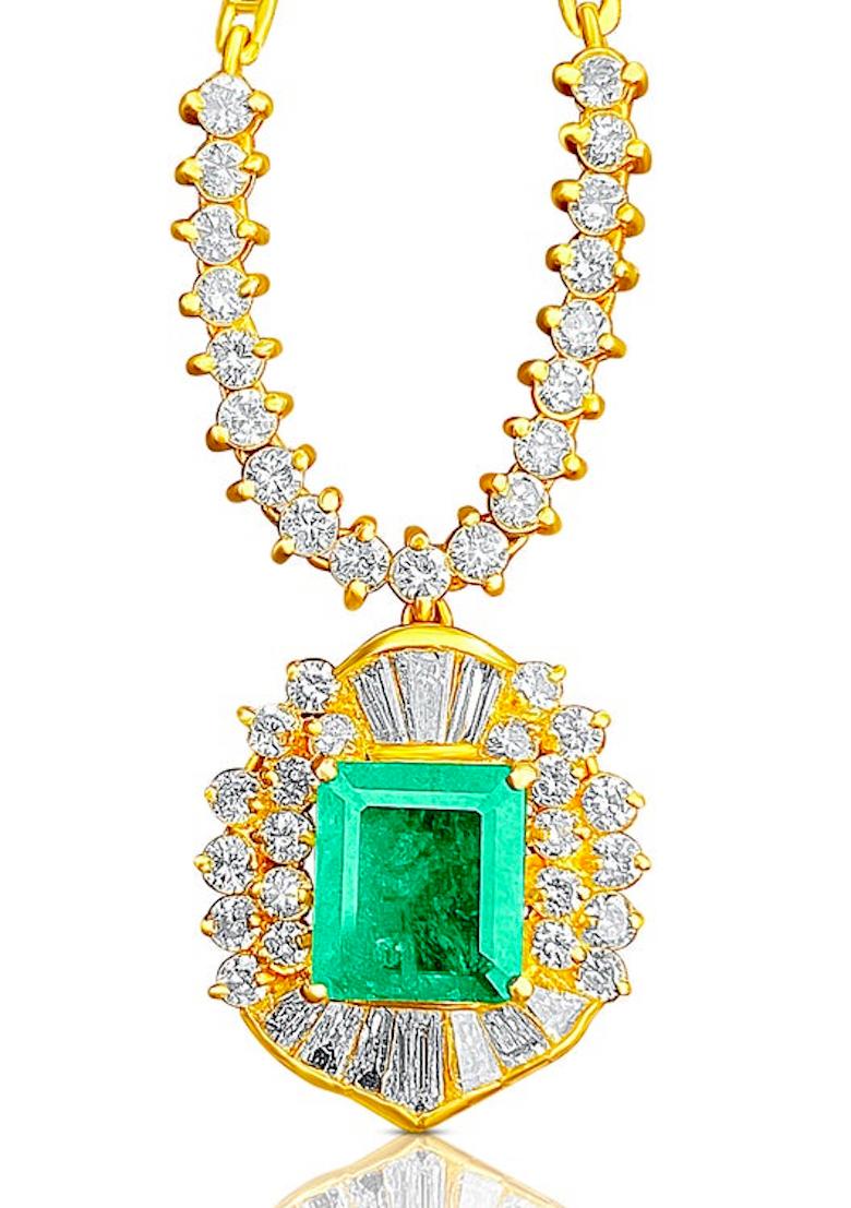 7.41 Carat Colombian Emerald and Diamond Pendant, Earring and Ring 18K Gold Set For Sale 7