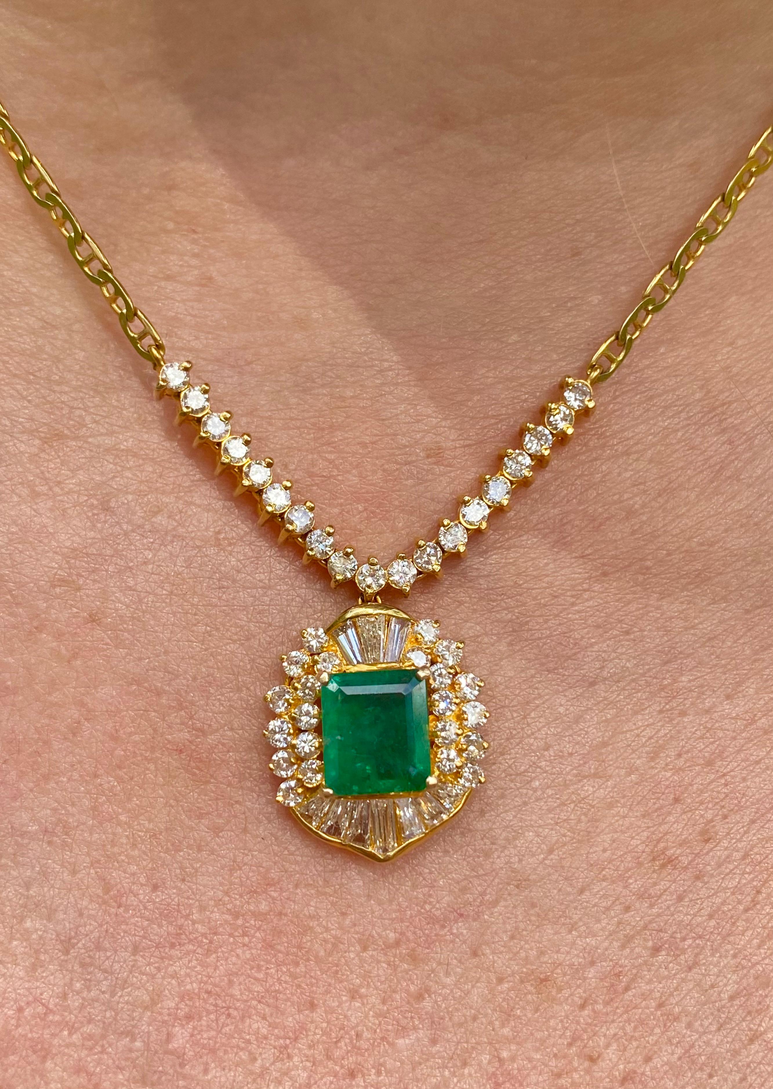 7.41 Carat Colombian Emerald and Diamond Pendant, Earring and Ring 18K Gold Set 10